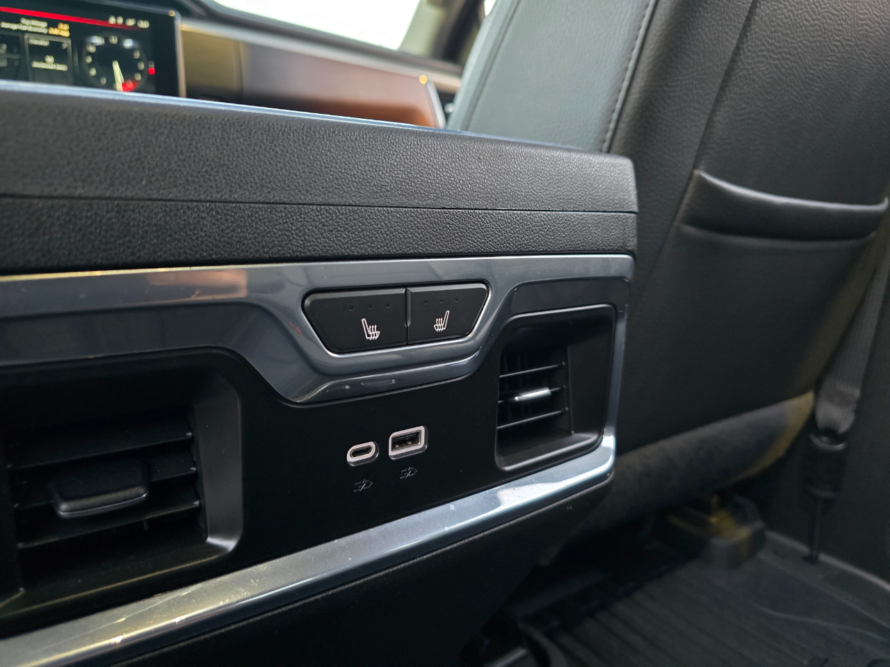 GMC Sierra 1500 4WD Crew Cab 147" Denali 2023