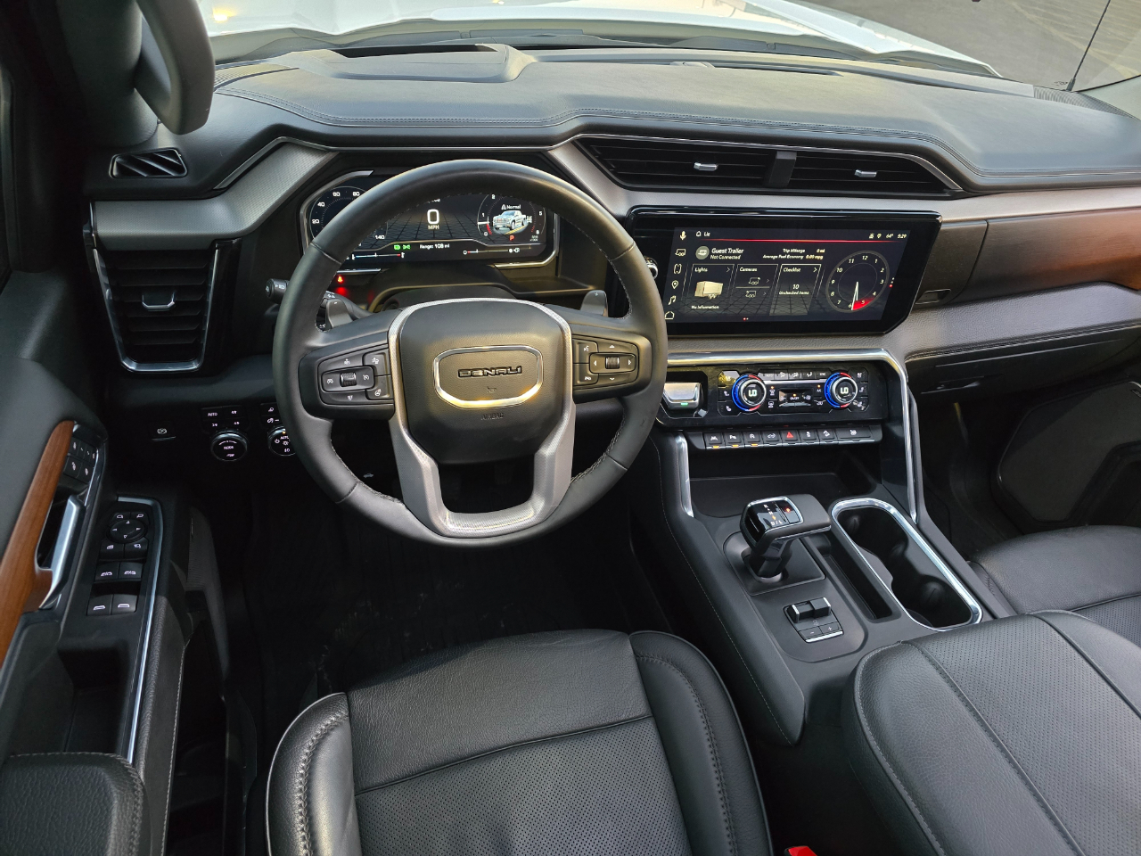 GMC Sierra 1500 4WD Crew Cab 147" Denali 2023