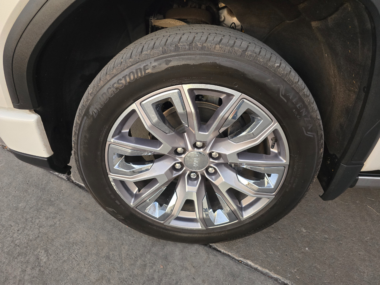 GMC Sierra 1500 4WD Crew Cab 147" Denali 2023