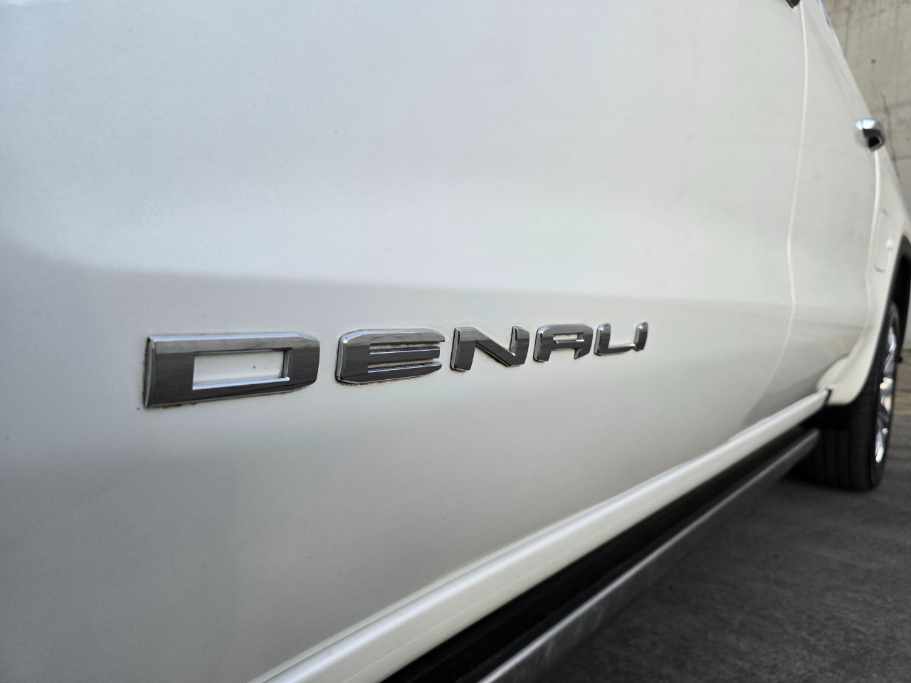 GMC Sierra 1500 4WD Crew Cab 147" Denali 2023