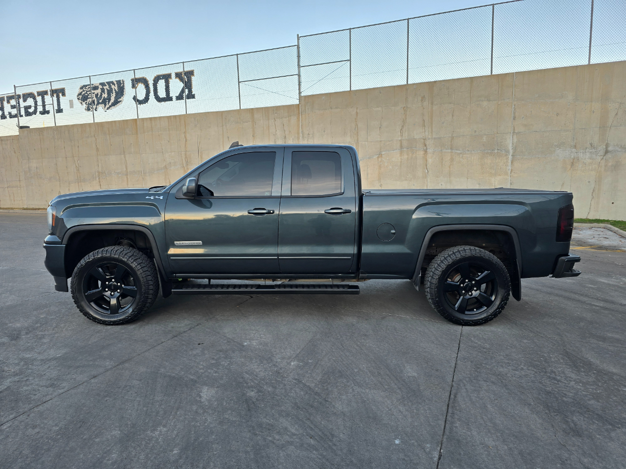 GMC Sierra 1500 4WD Double Cab 143.5" SLE 2017