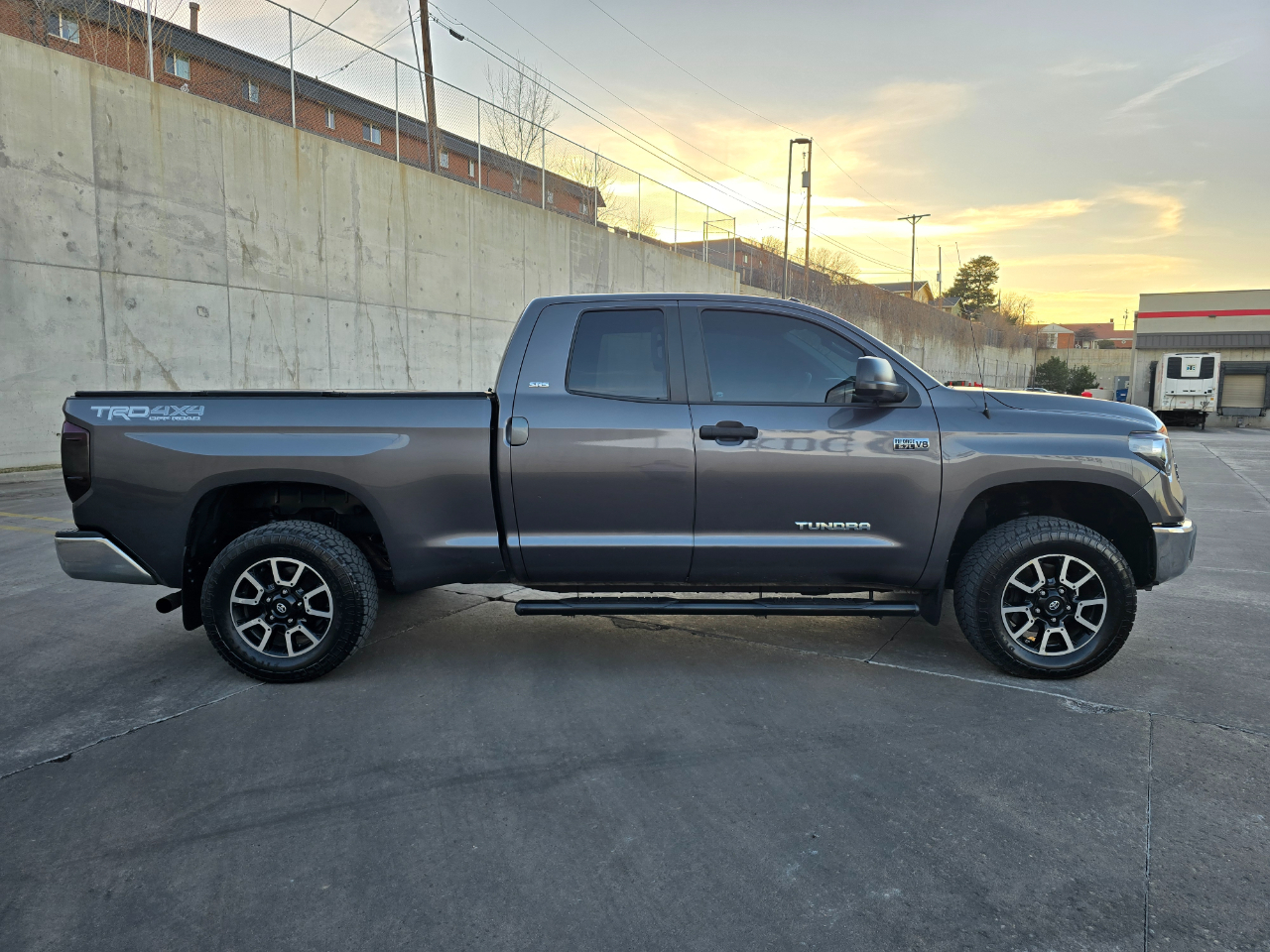Toyota Tundra 4WD SR5 Double Cab 6.5' Bed (Natl) 2017