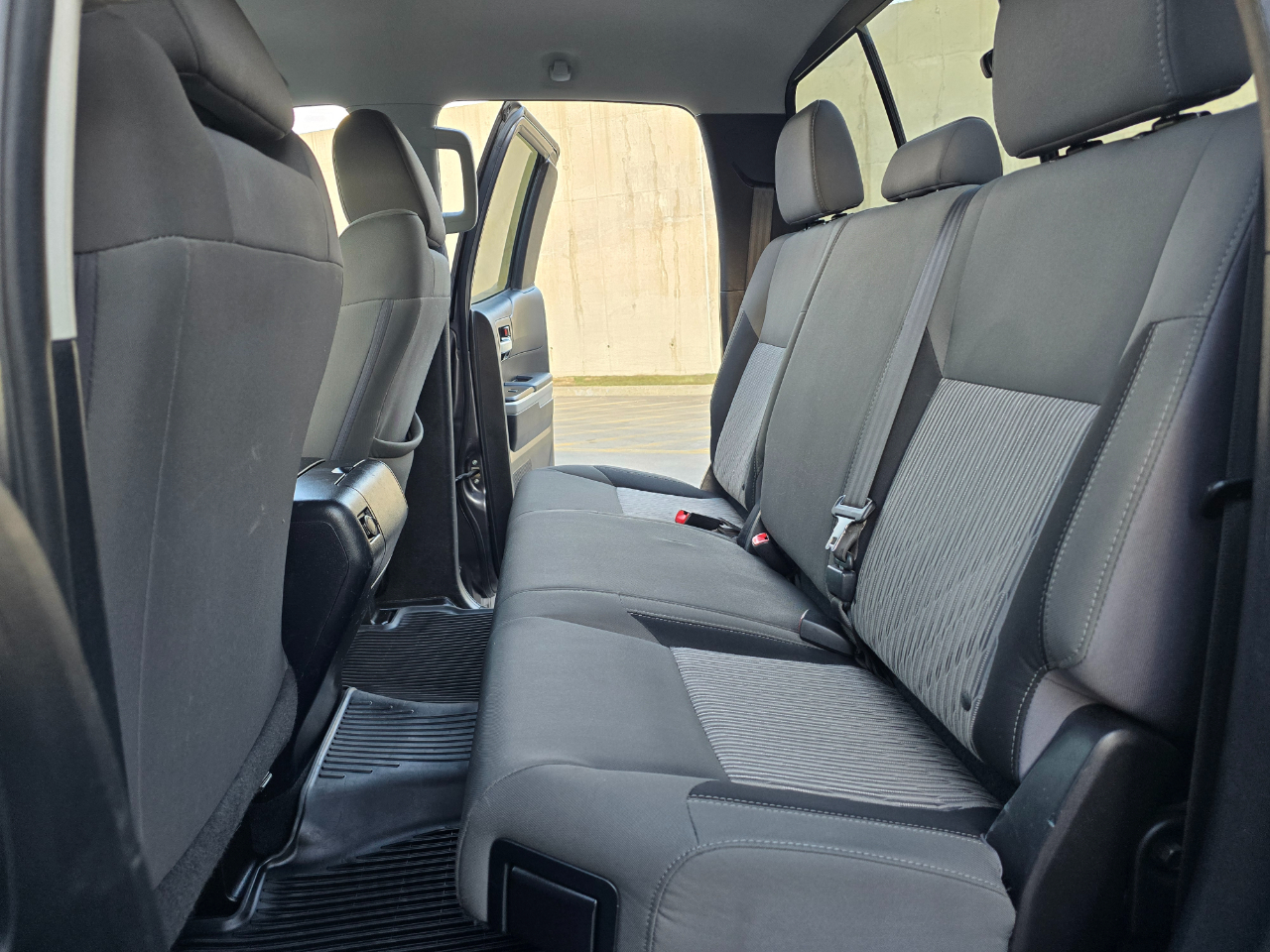 Toyota Tundra 4WD SR5 Double Cab 6.5' Bed (Natl) 2017