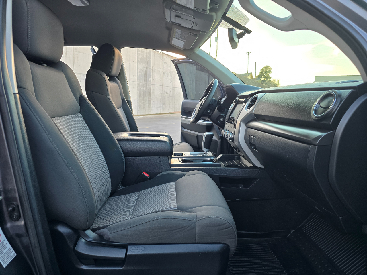 Toyota Tundra 4WD SR5 Double Cab 6.5' Bed (Natl) 2017