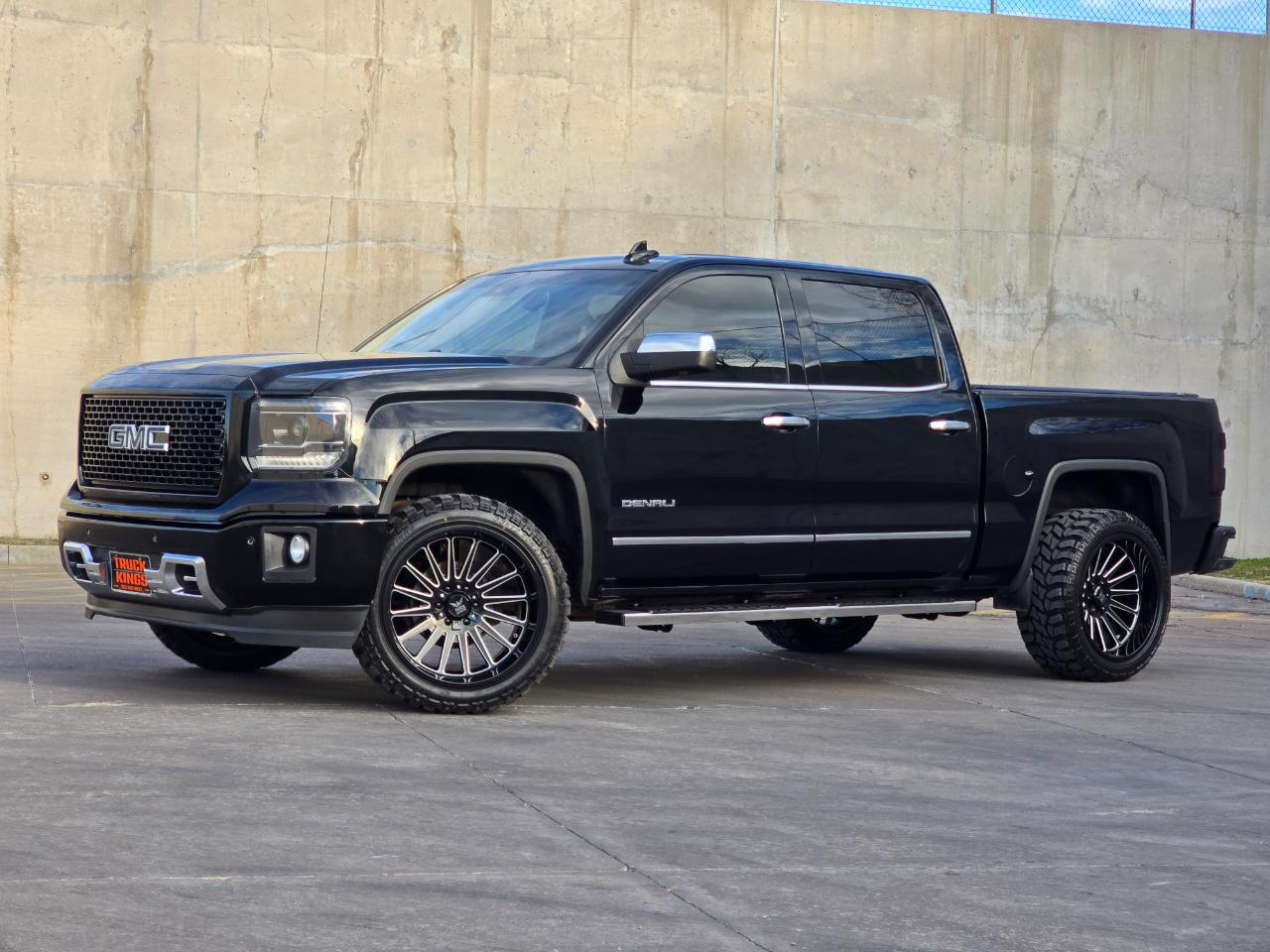 GMC Sierra 1500 4WD Crew Cab 143.5" Denali 2015