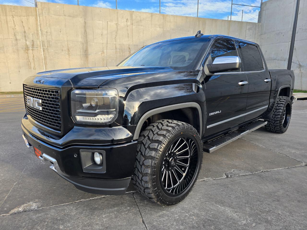 GMC Sierra 1500 4WD Crew Cab 143.5" Denali 2015