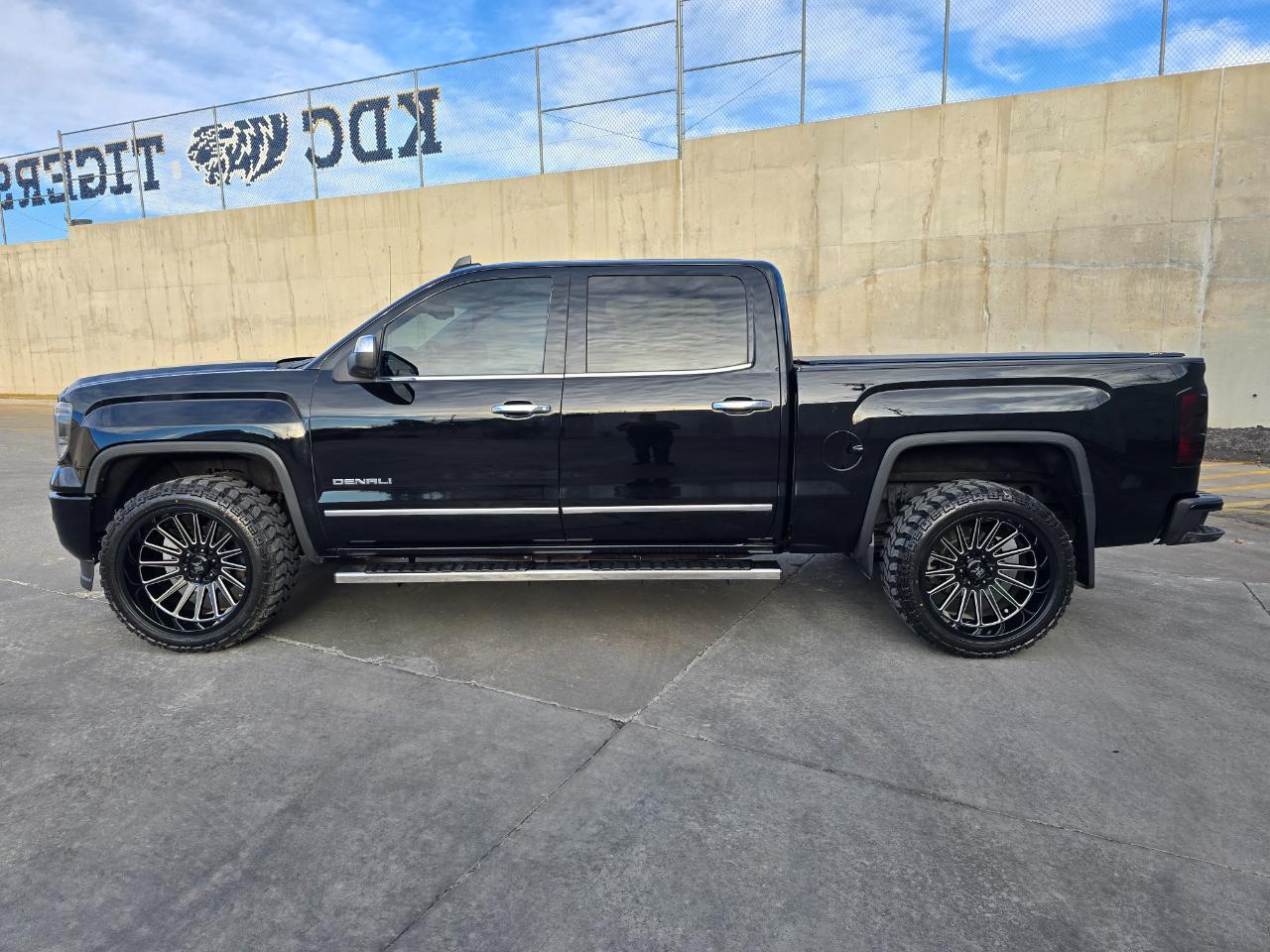 GMC Sierra 1500 4WD Crew Cab 143.5" Denali 2015