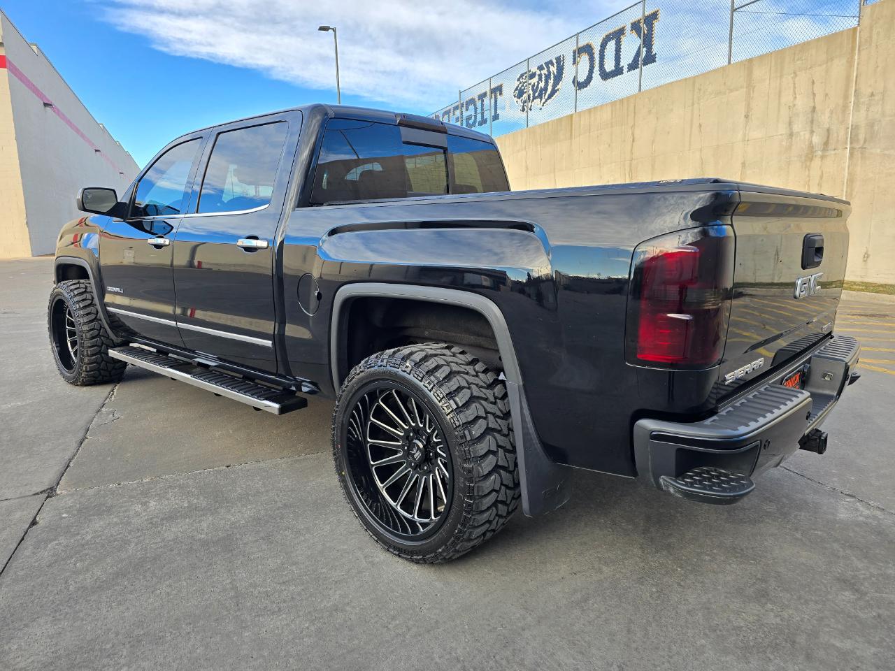GMC Sierra 1500 4WD Crew Cab 143.5" Denali 2015
