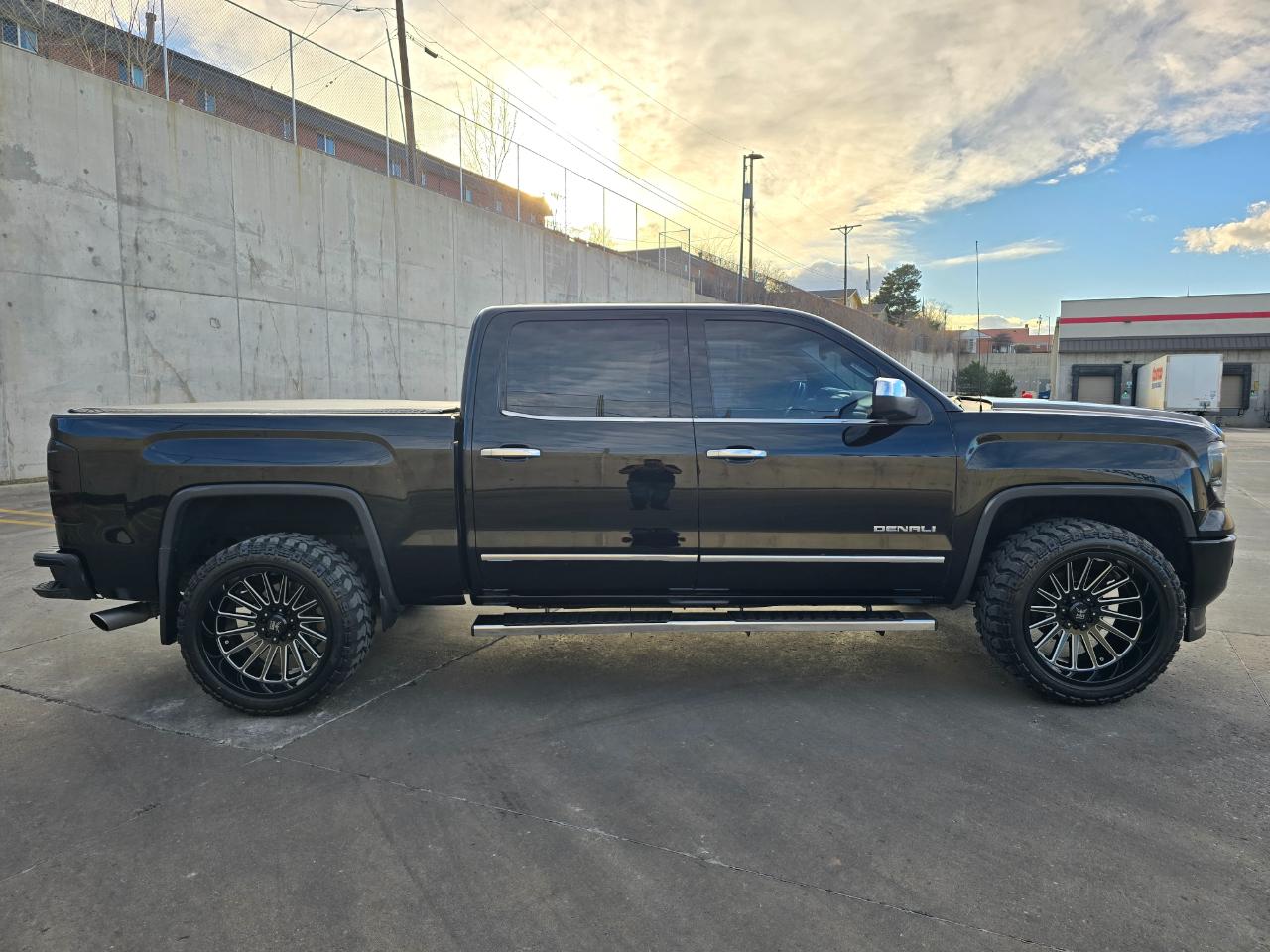 GMC Sierra 1500 4WD Crew Cab 143.5" Denali 2015