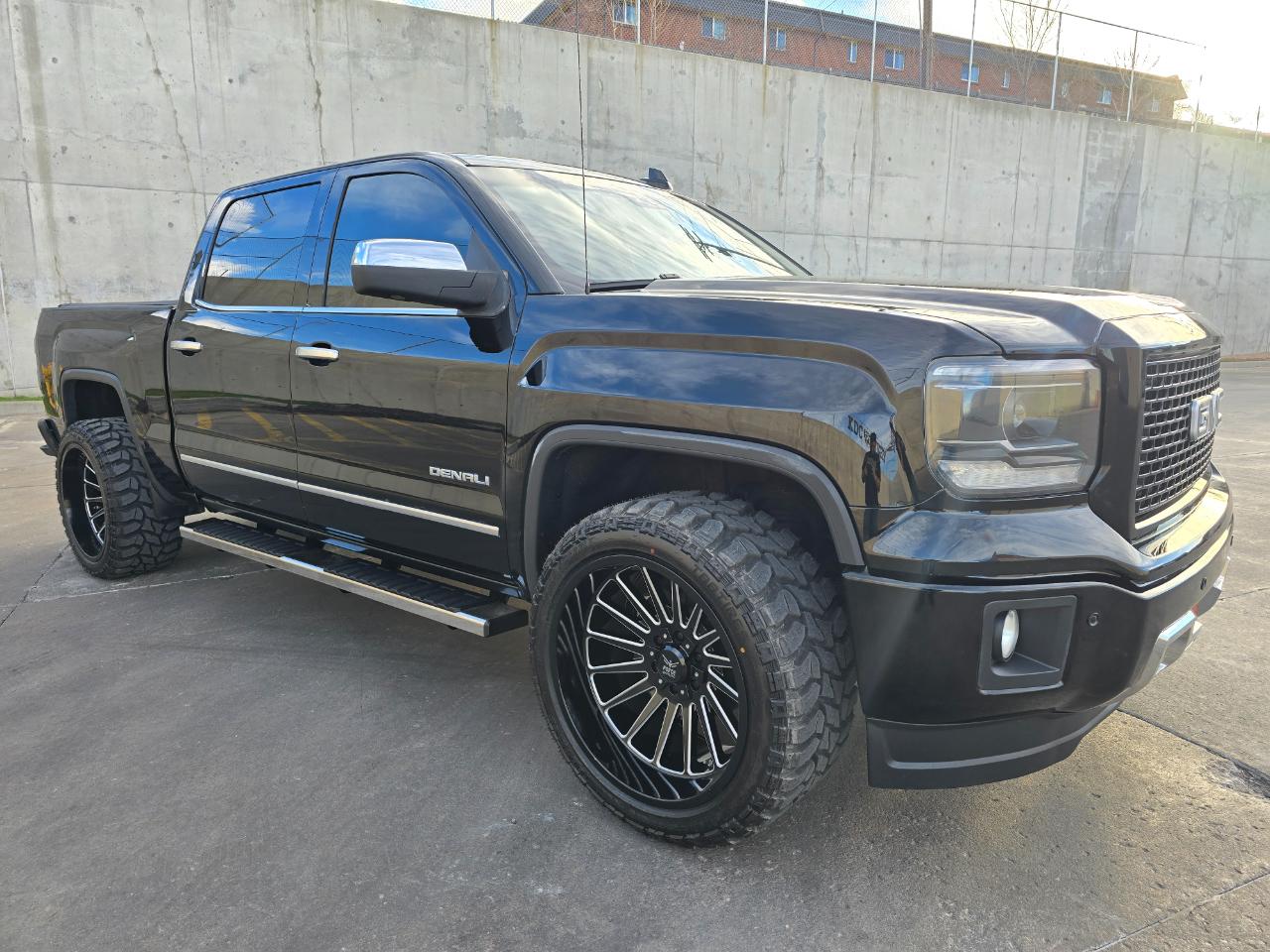 GMC Sierra 1500 4WD Crew Cab 143.5" Denali 2015