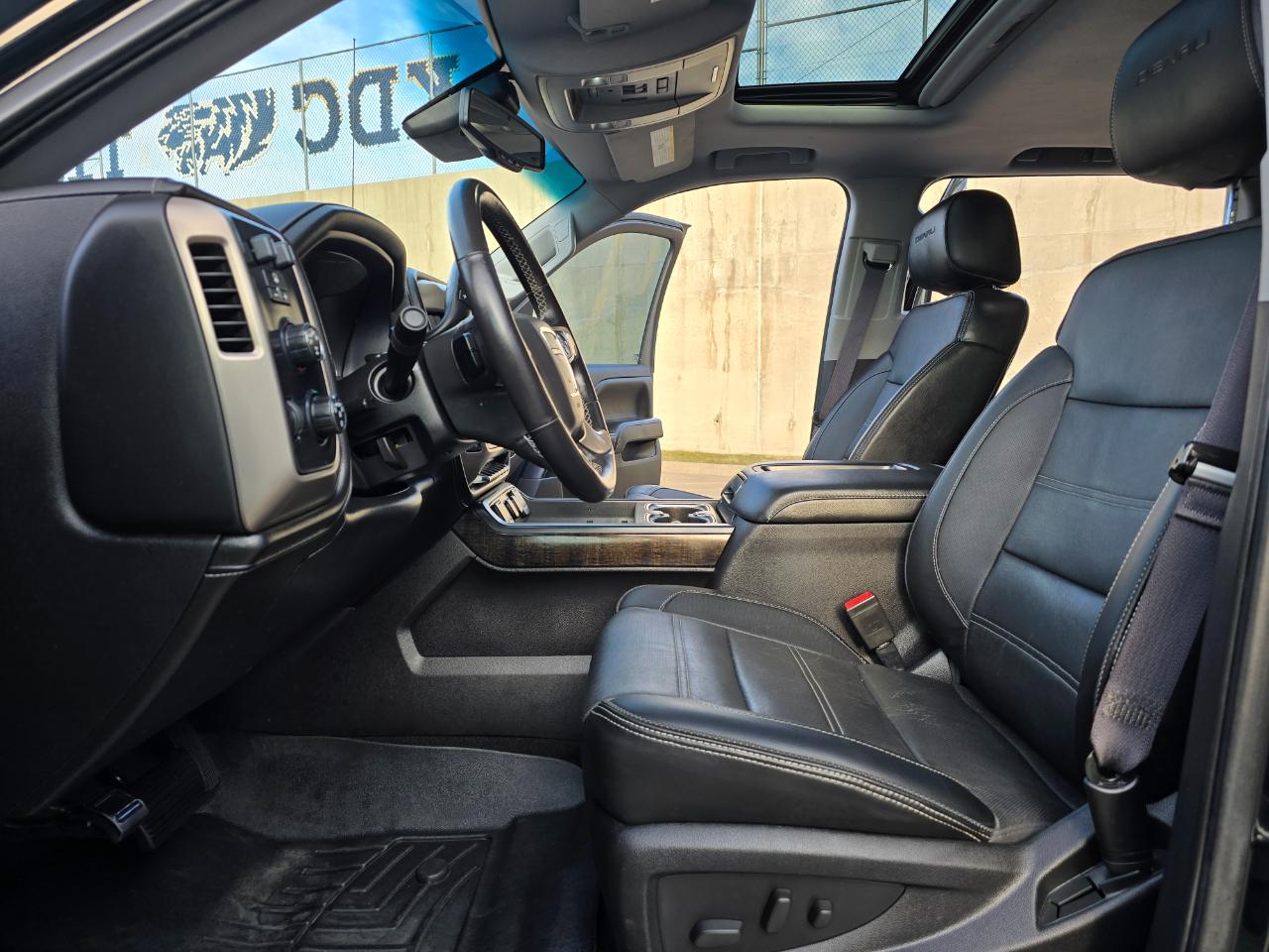 GMC Sierra 1500 4WD Crew Cab 143.5" Denali 2015