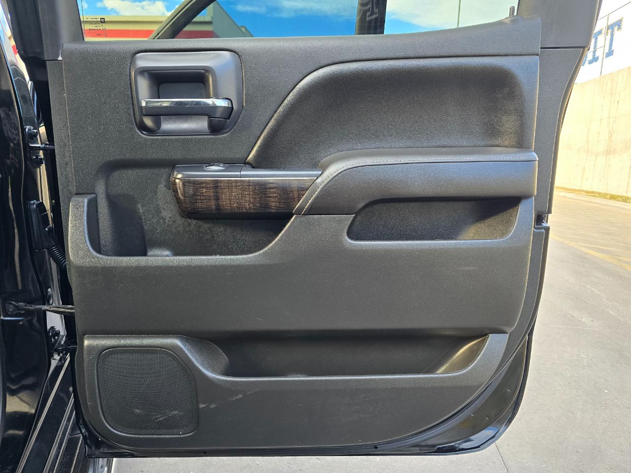 GMC Sierra 1500 4WD Crew Cab 143.5" Denali 2015