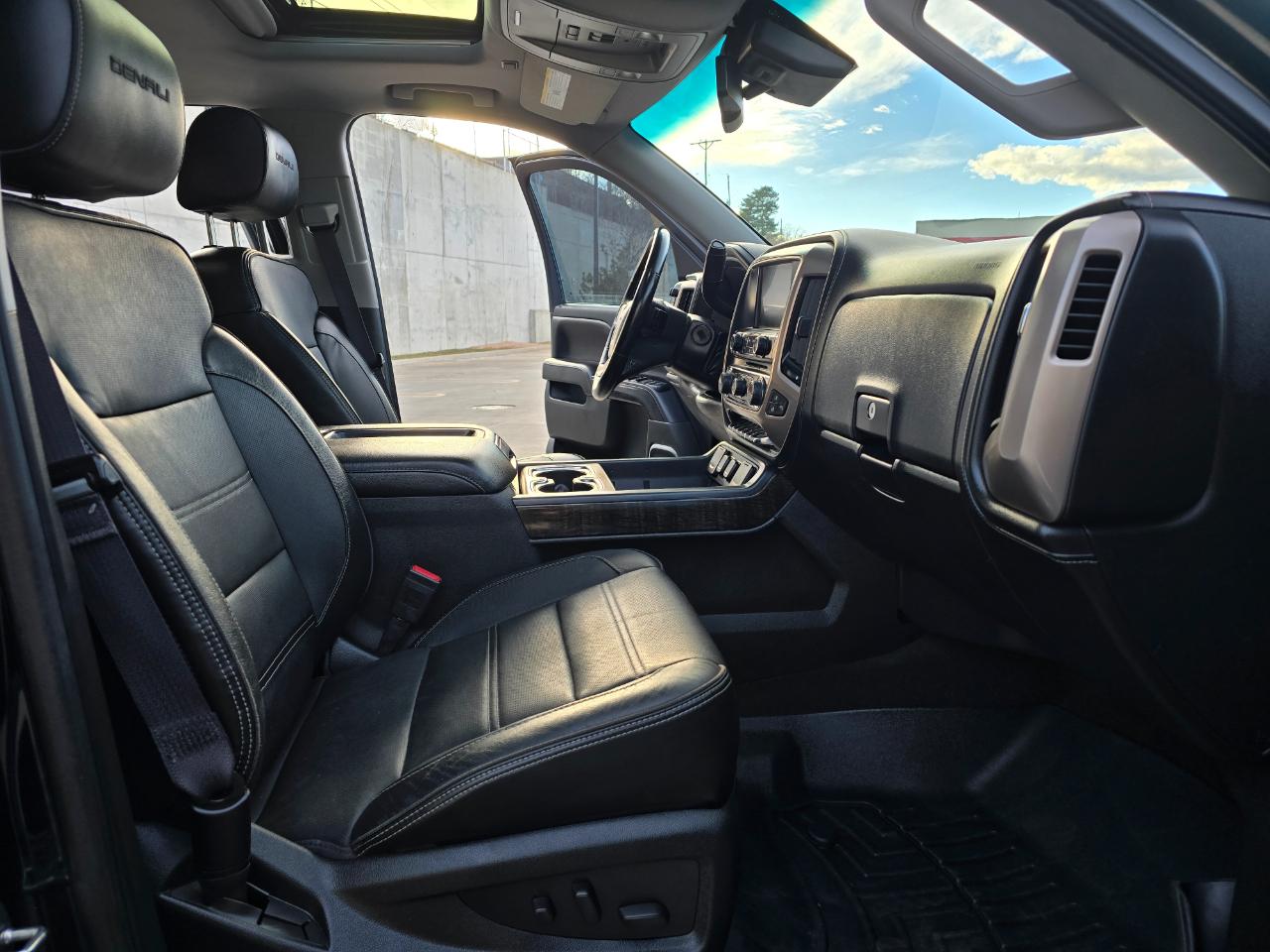 GMC Sierra 1500 4WD Crew Cab 143.5" Denali 2015