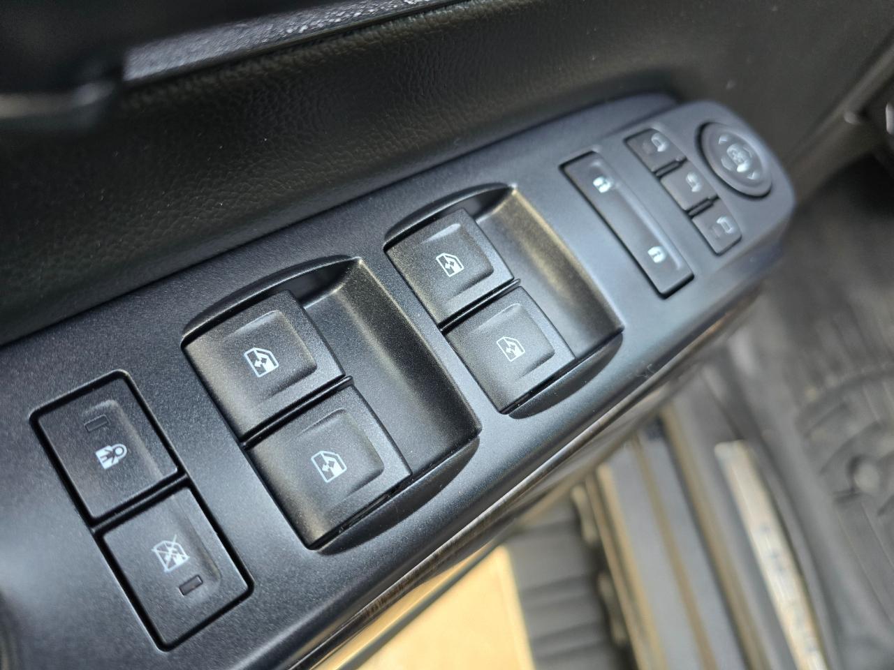 GMC Sierra 1500 4WD Crew Cab 143.5" Denali 2015