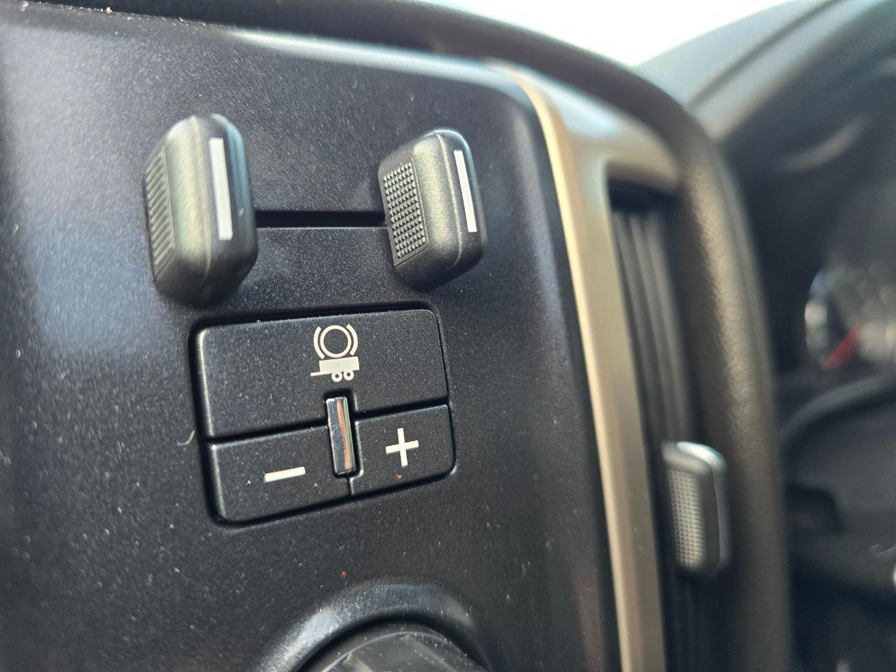 GMC Sierra 1500 4WD Crew Cab 143.5" Denali 2015