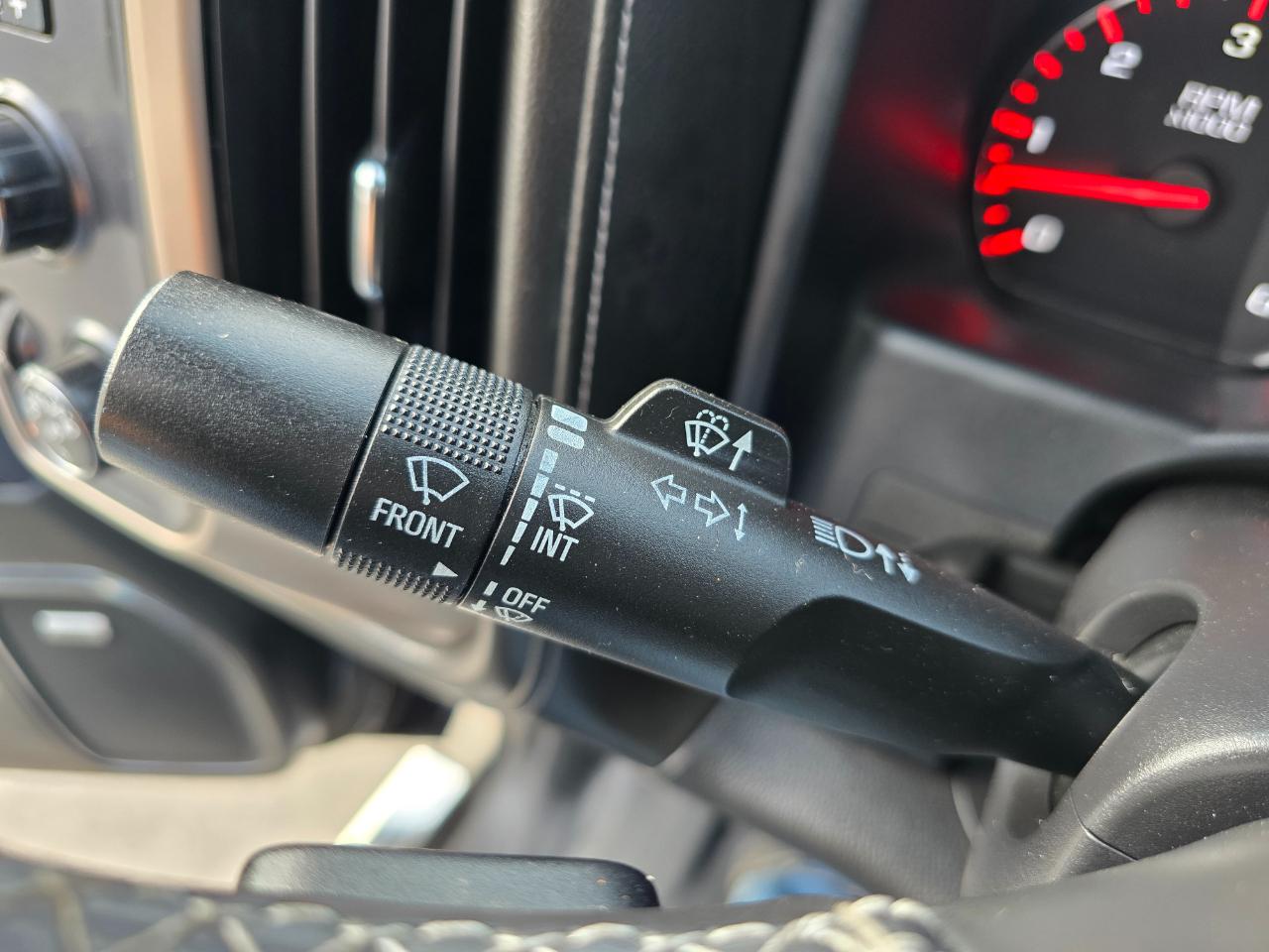 GMC Sierra 1500 4WD Crew Cab 143.5" Denali 2015