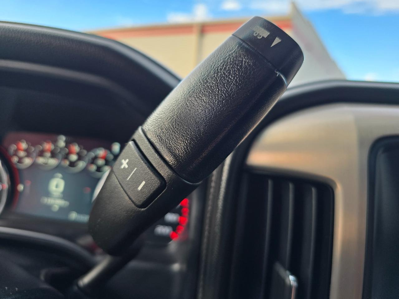 GMC Sierra 1500 4WD Crew Cab 143.5" Denali 2015