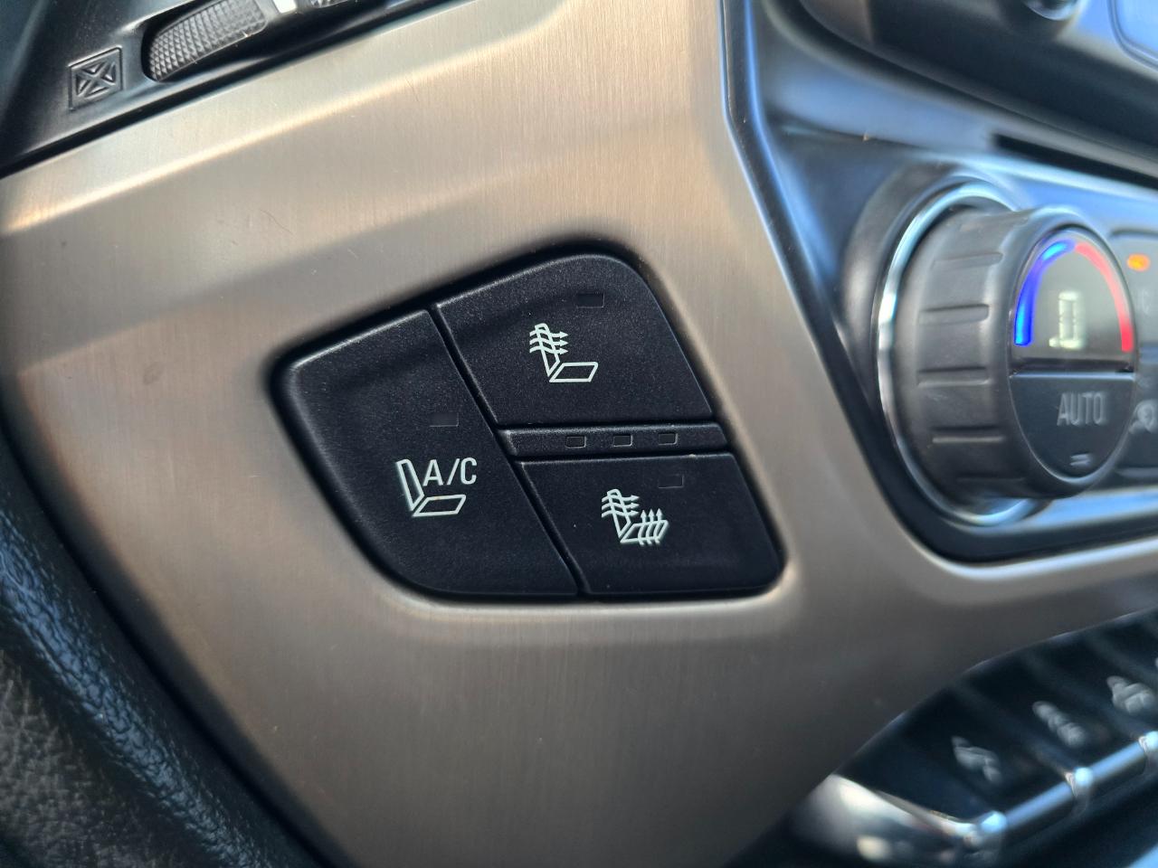 GMC Sierra 1500 4WD Crew Cab 143.5" Denali 2015