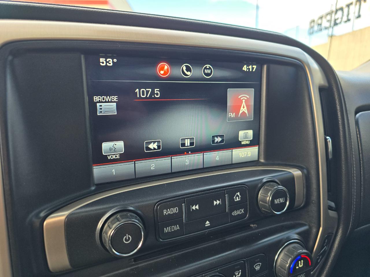 GMC Sierra 1500 4WD Crew Cab 143.5" Denali 2015