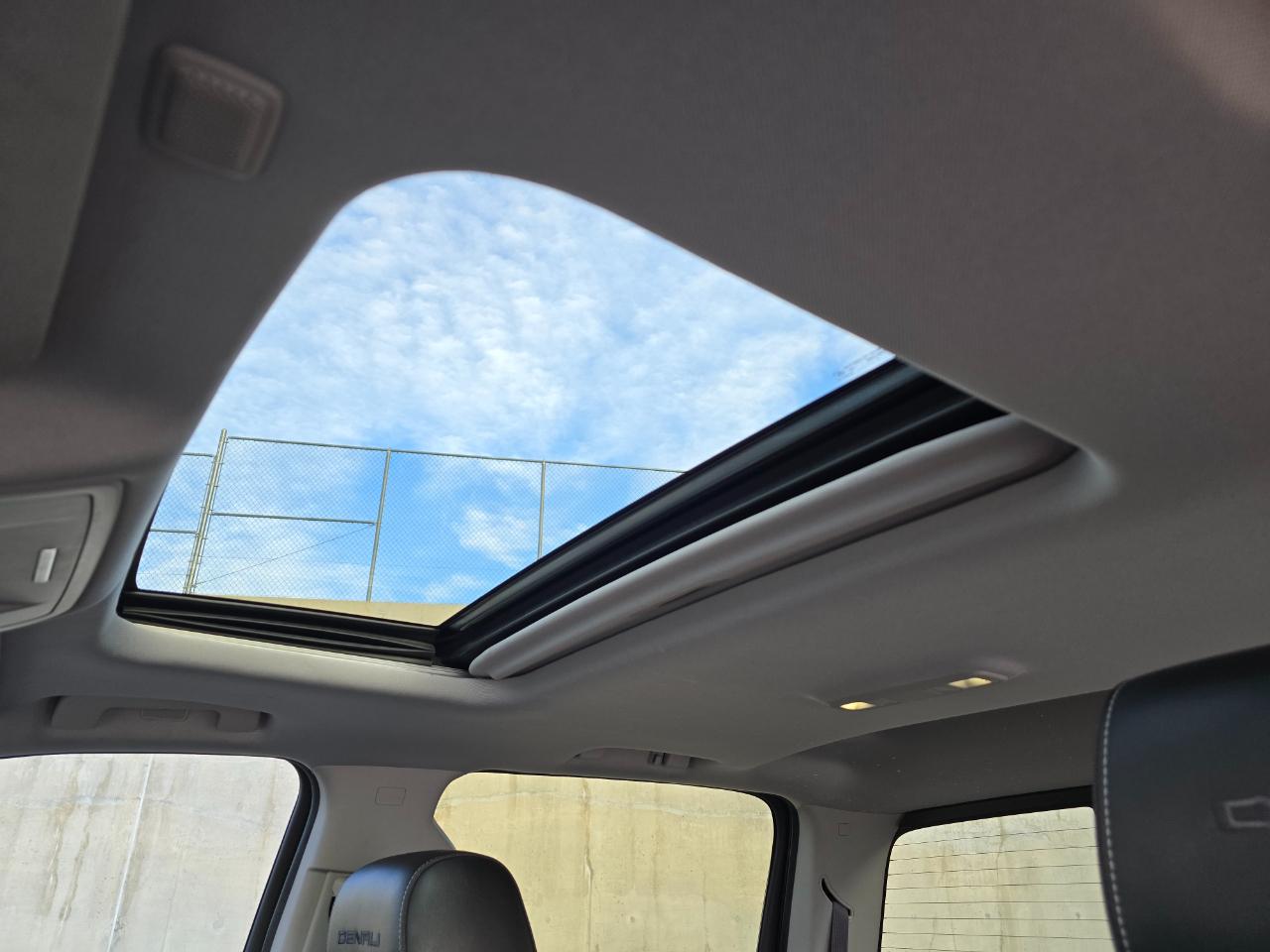 GMC Sierra 1500 4WD Crew Cab 143.5" Denali 2015