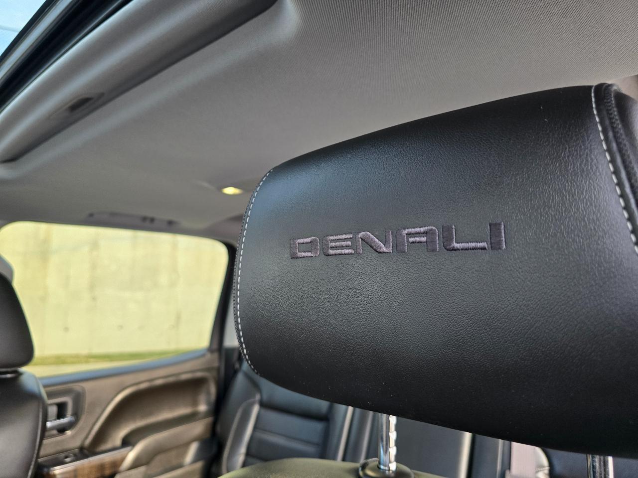 GMC Sierra 1500 4WD Crew Cab 143.5" Denali 2015