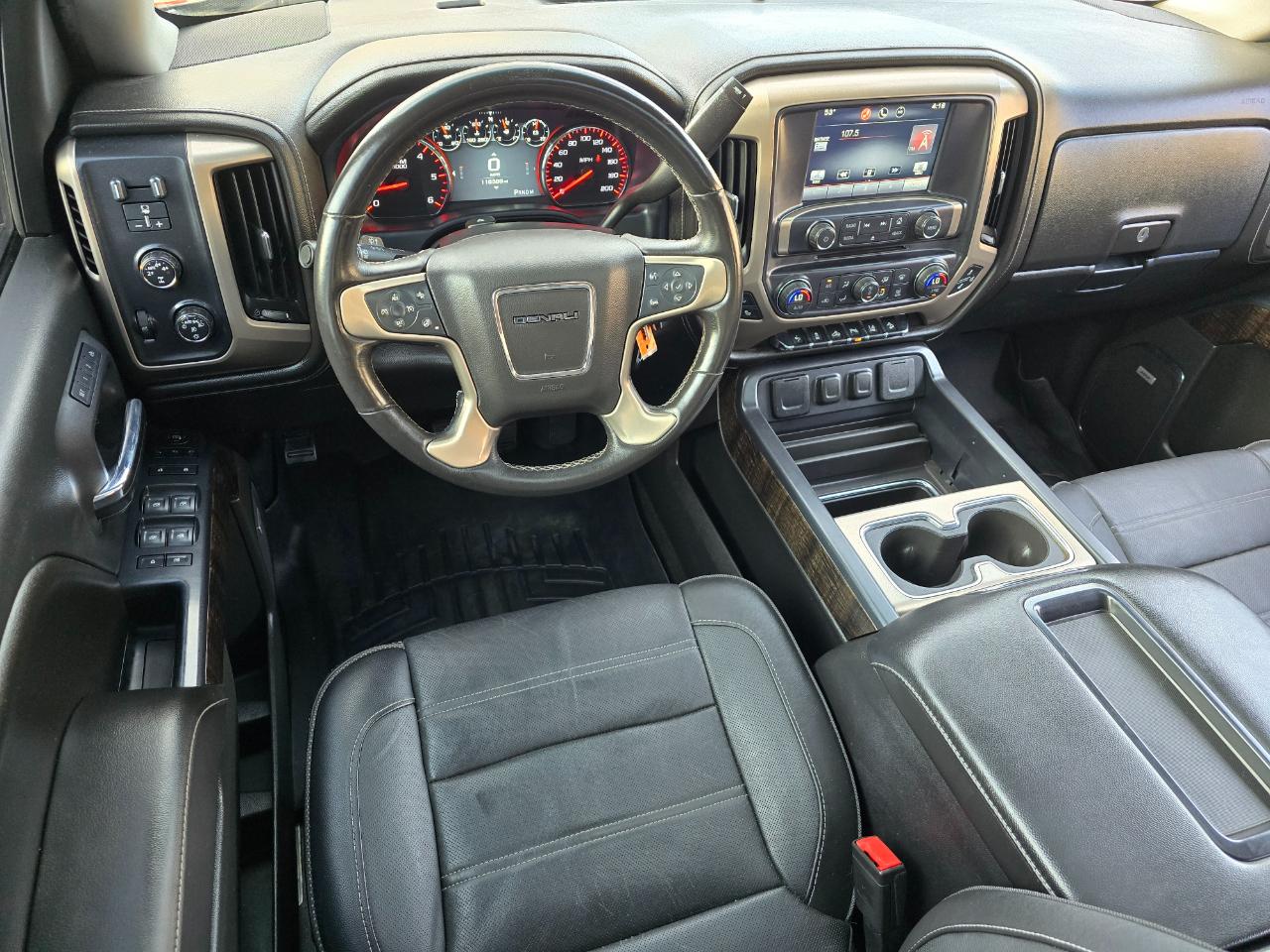 GMC Sierra 1500 4WD Crew Cab 143.5" Denali 2015