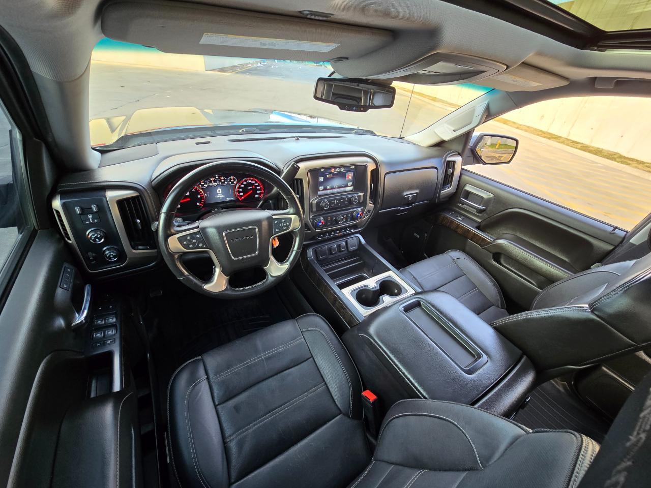 GMC Sierra 1500 4WD Crew Cab 143.5" Denali 2015