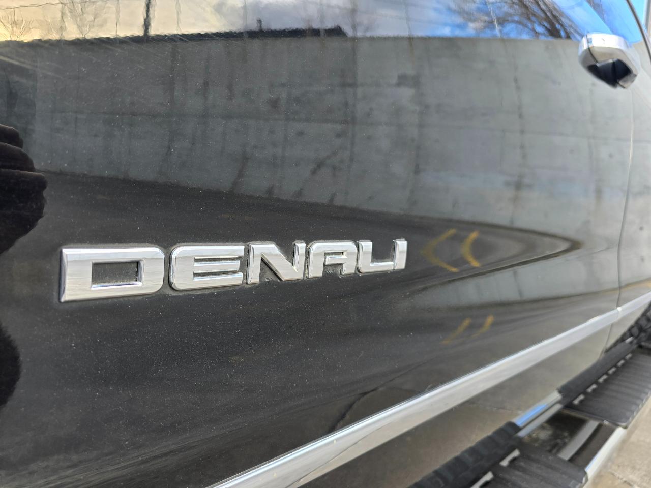 GMC Sierra 1500 4WD Crew Cab 143.5" Denali 2015