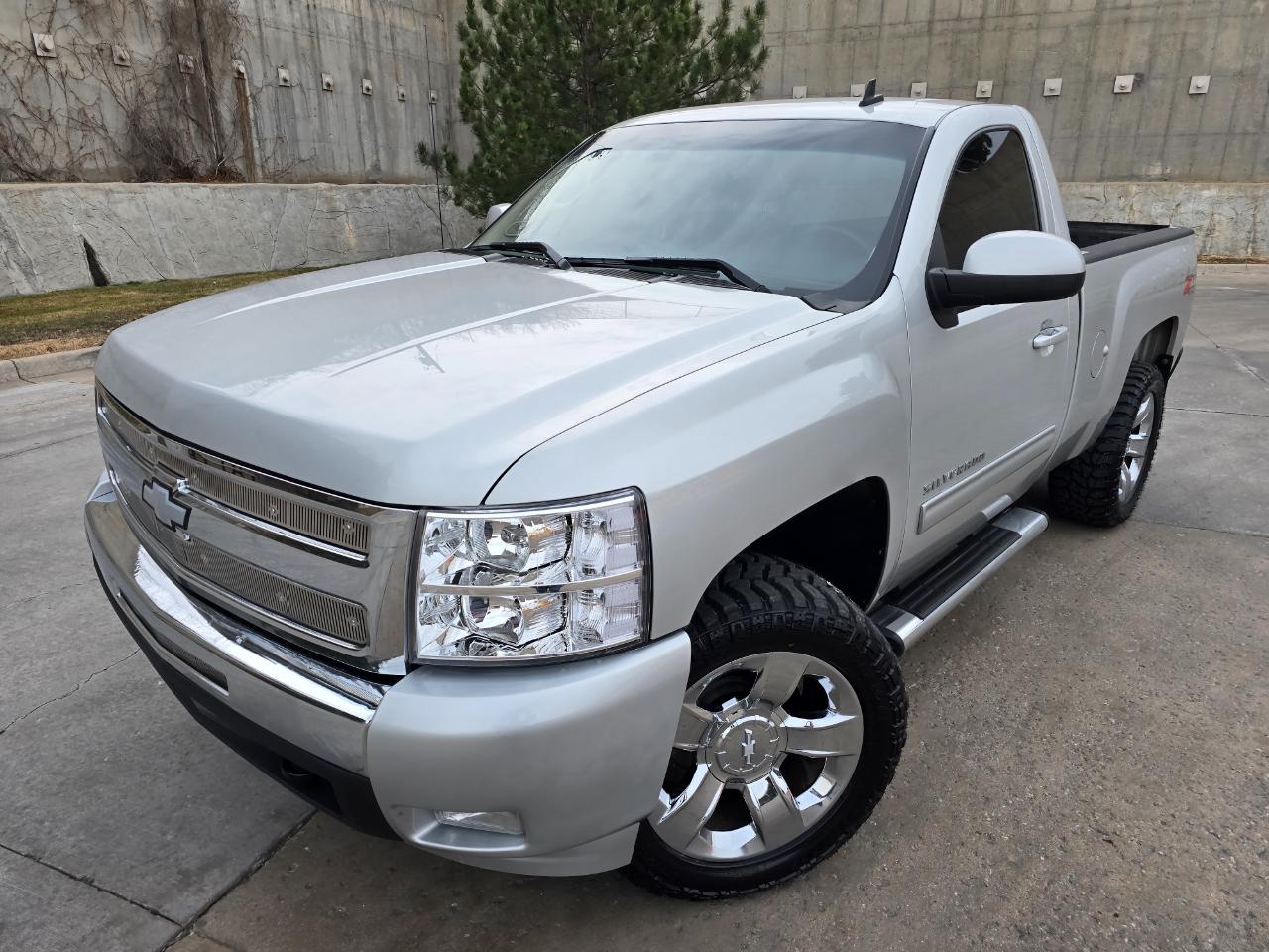 Chevrolet Silverado 1500 4WD Reg Cab 119.0" LT 2010