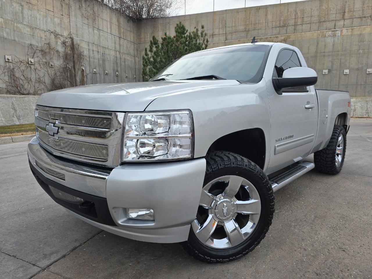 Chevrolet Silverado 1500 4WD Reg Cab 119.0" LT 2010
