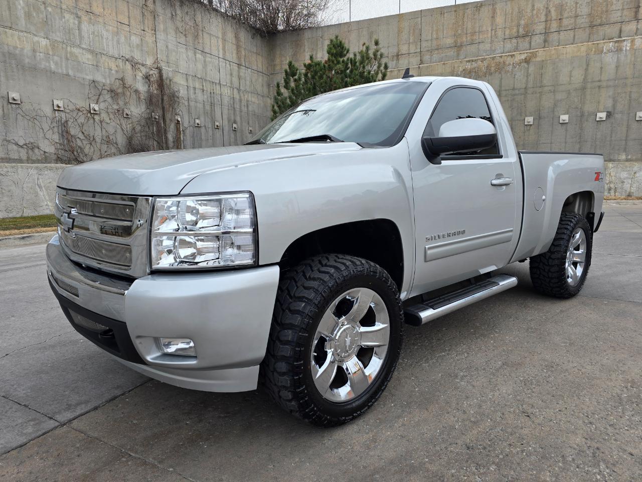 Chevrolet Silverado 1500 4WD Reg Cab 119.0" LT 2010