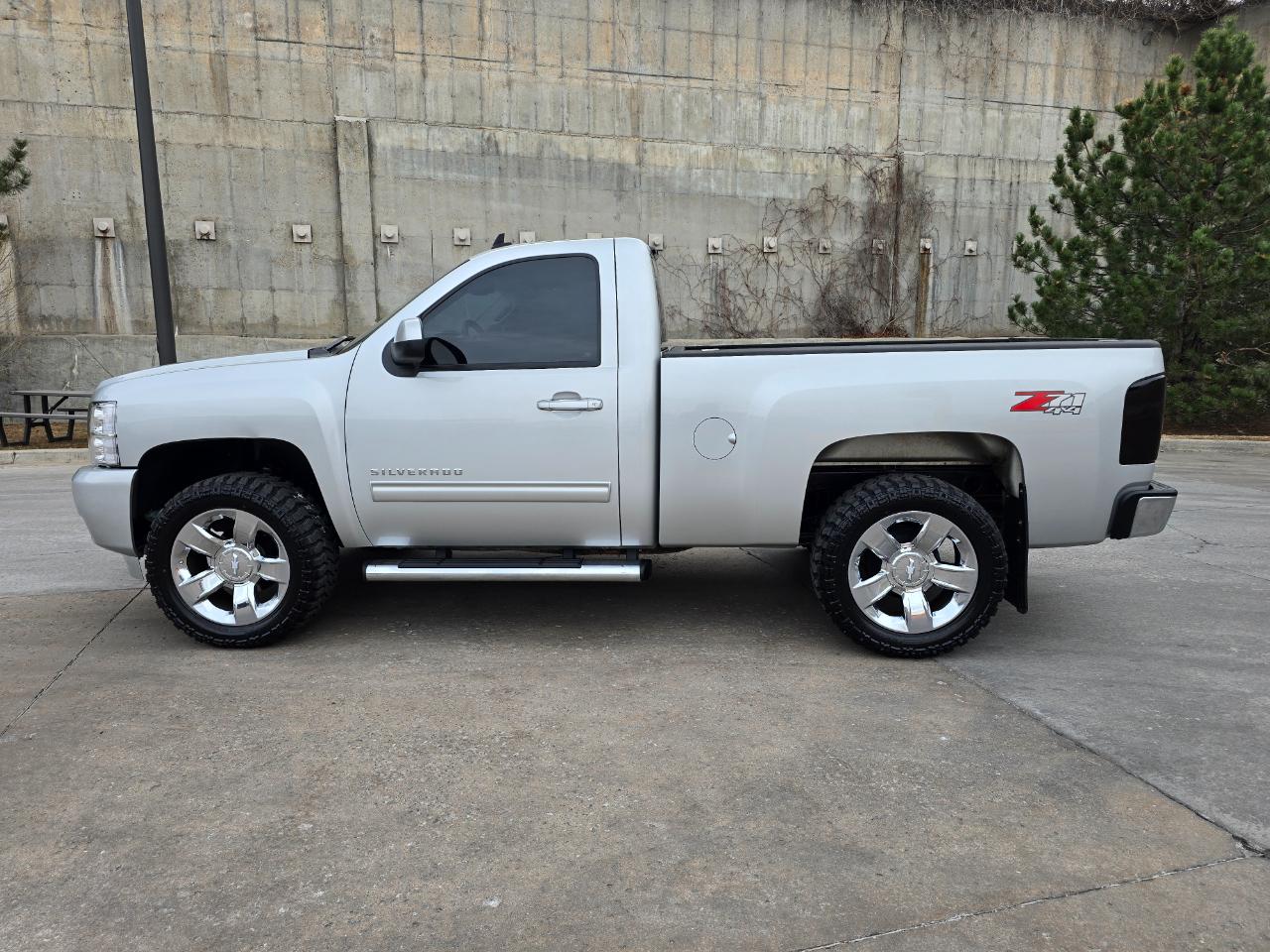 Chevrolet Silverado 1500 4WD Reg Cab 119.0" LT 2010