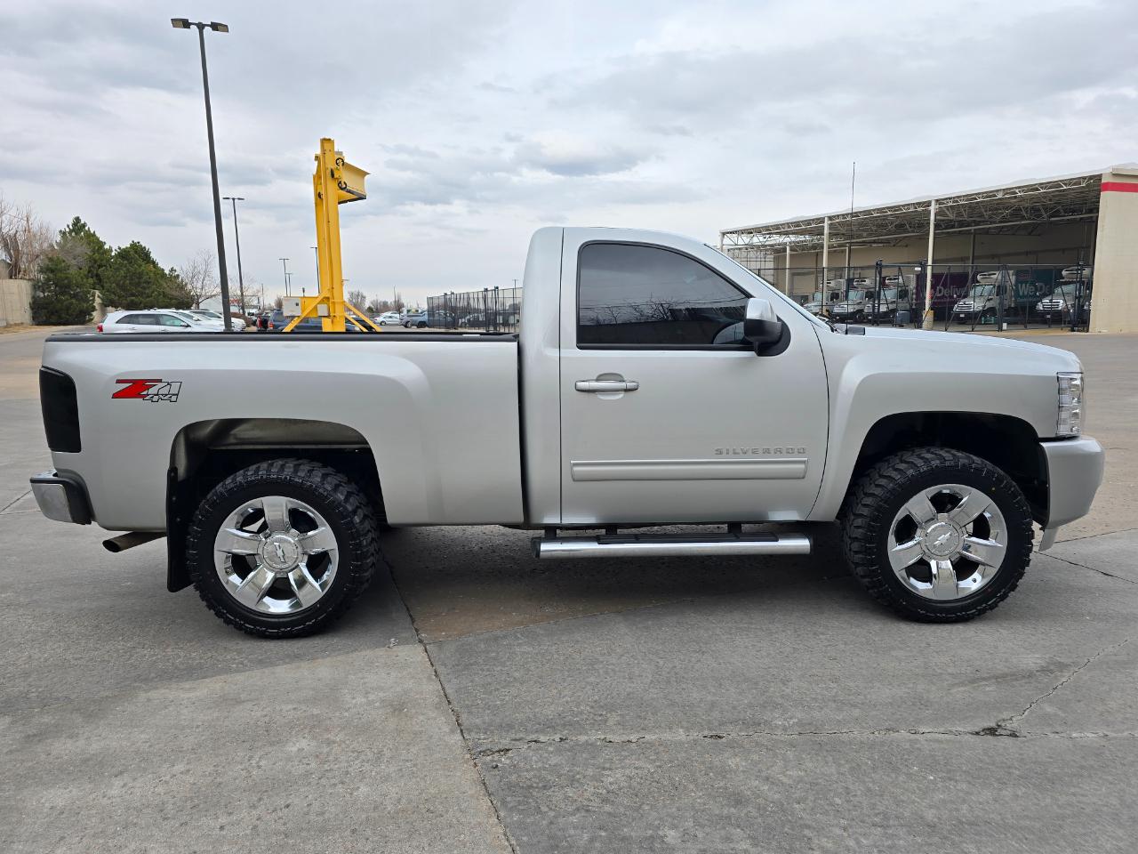 Chevrolet Silverado 1500 4WD Reg Cab 119.0" LT 2010