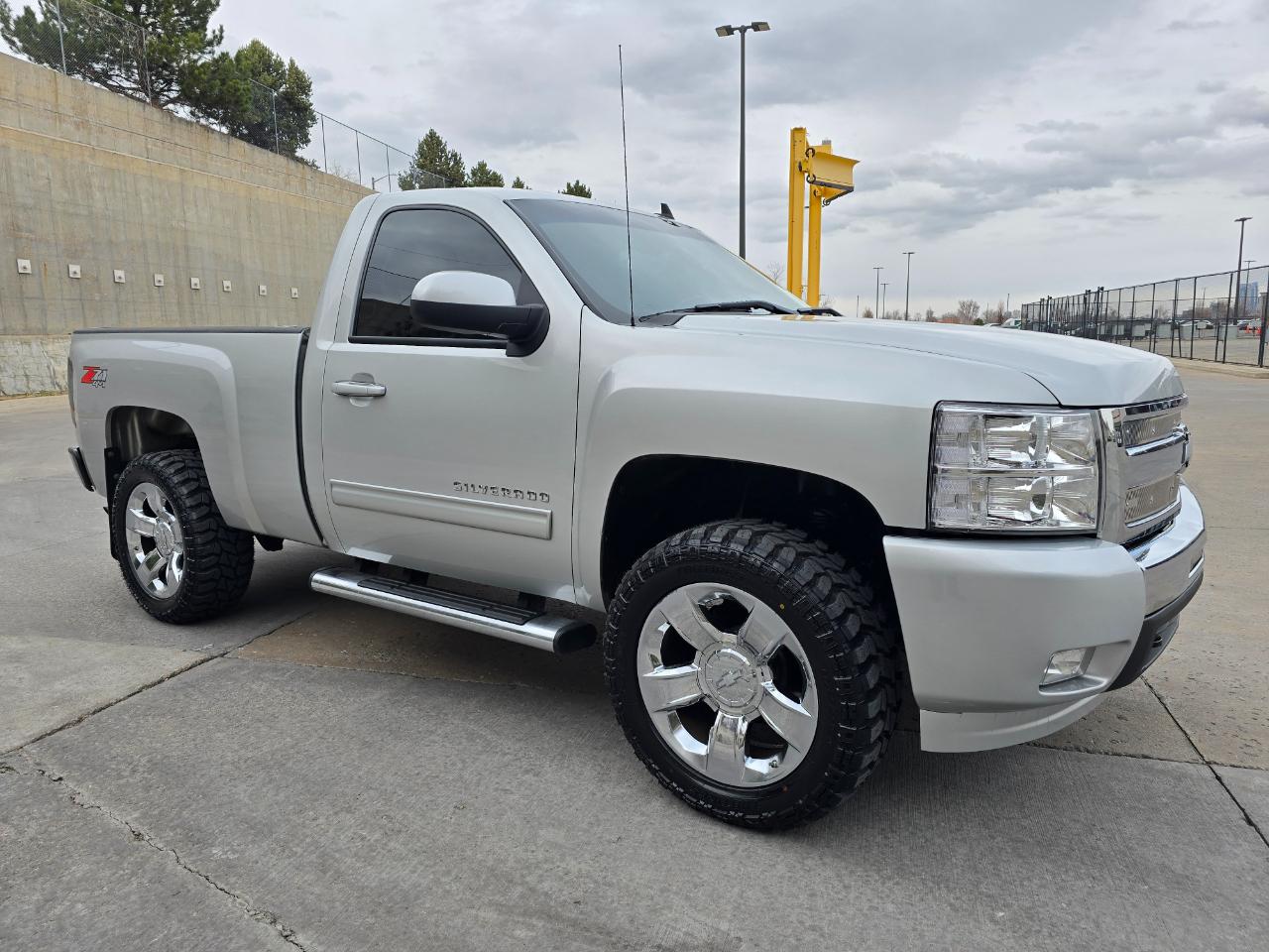 Chevrolet Silverado 1500 4WD Reg Cab 119.0" LT 2010