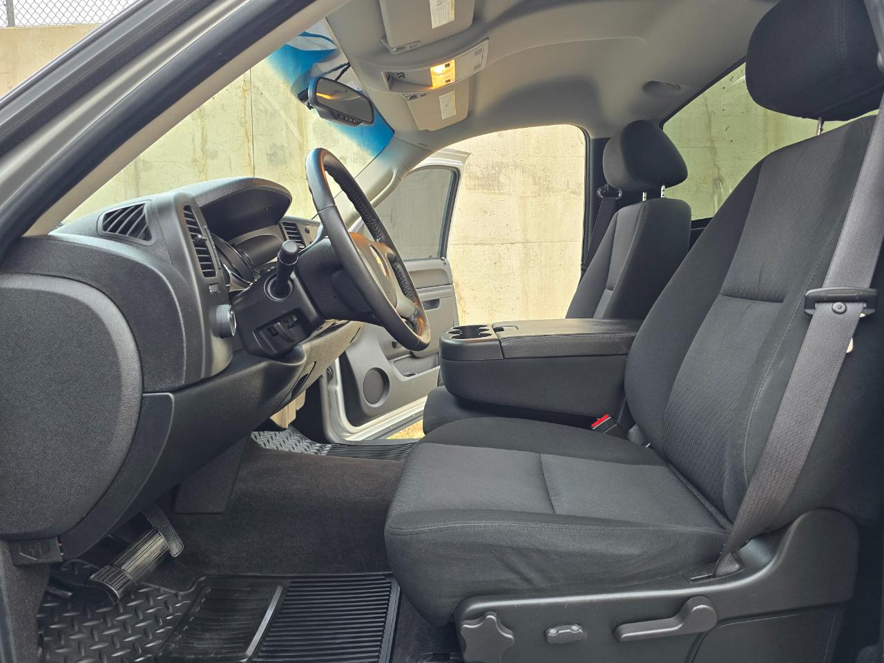 Chevrolet Silverado 1500 4WD Reg Cab 119.0" LT 2010