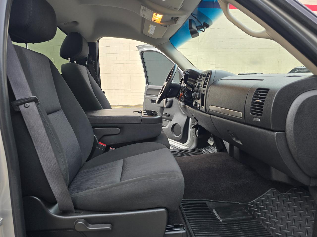 Chevrolet Silverado 1500 4WD Reg Cab 119.0" LT 2010