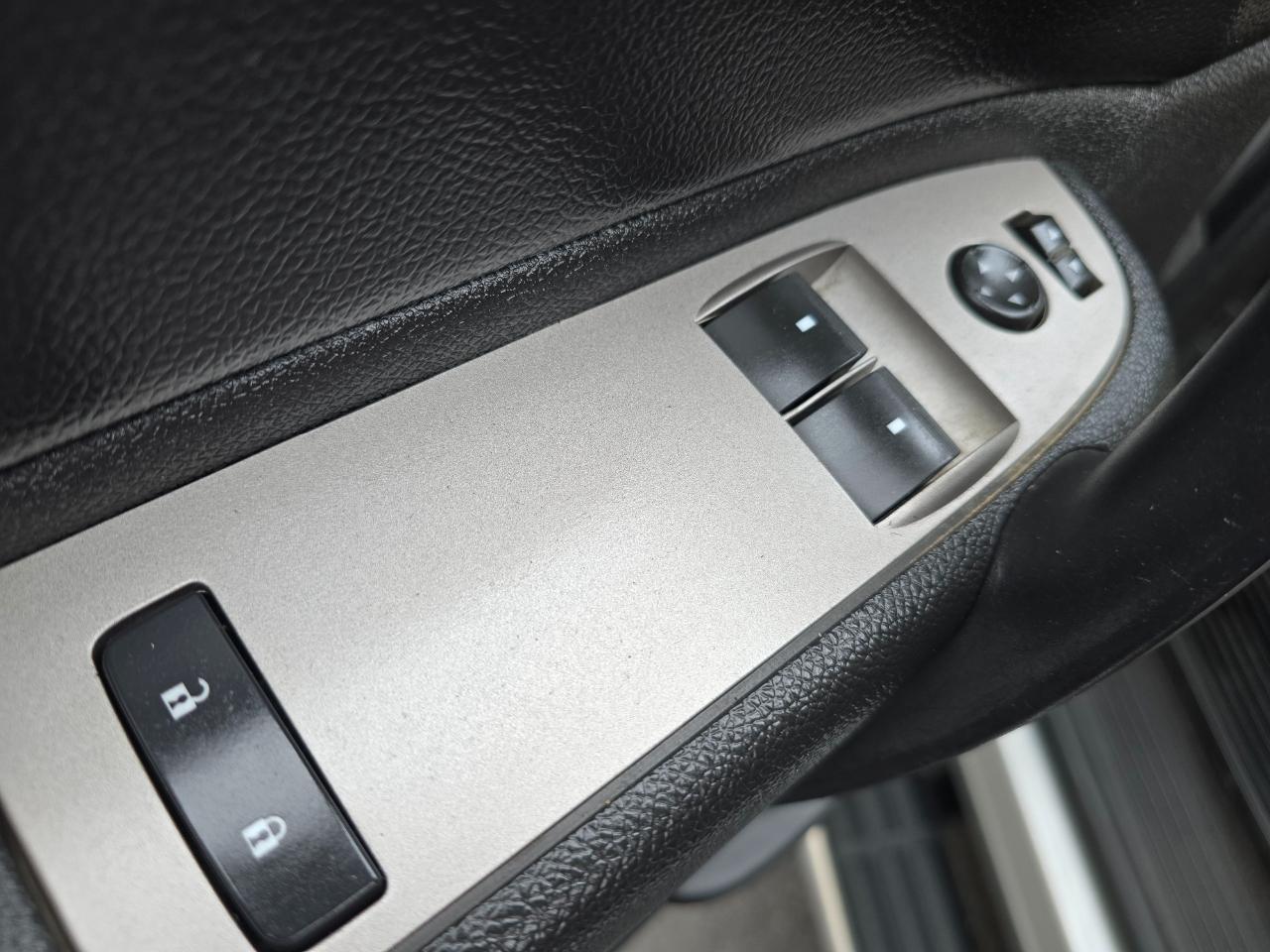 Chevrolet Silverado 1500 4WD Reg Cab 119.0" LT 2010