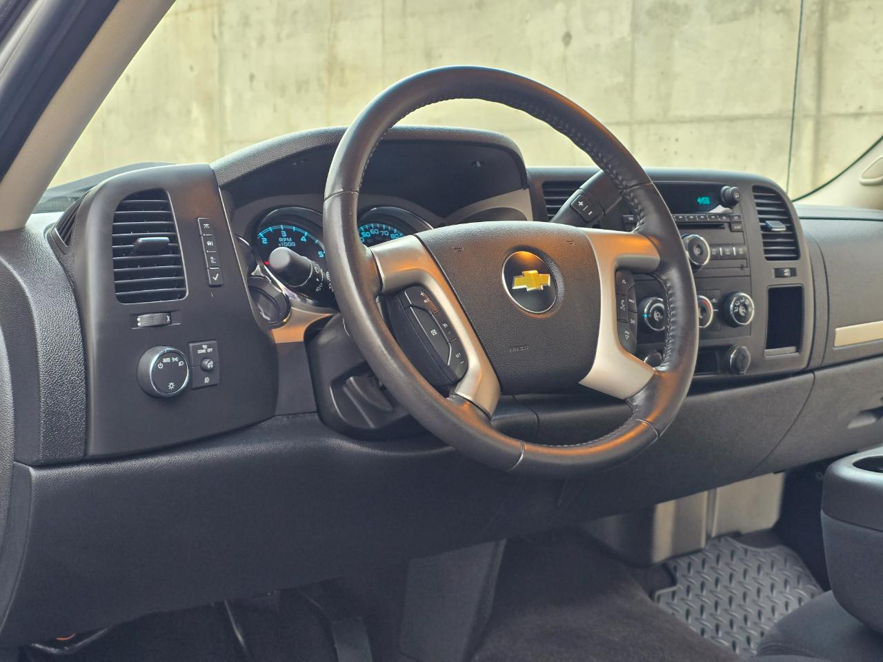 Chevrolet Silverado 1500 4WD Reg Cab 119.0" LT 2010