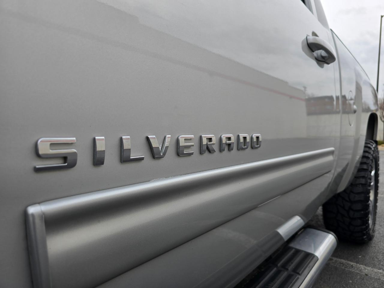 Chevrolet Silverado 1500 4WD Reg Cab 119.0" LT 2010