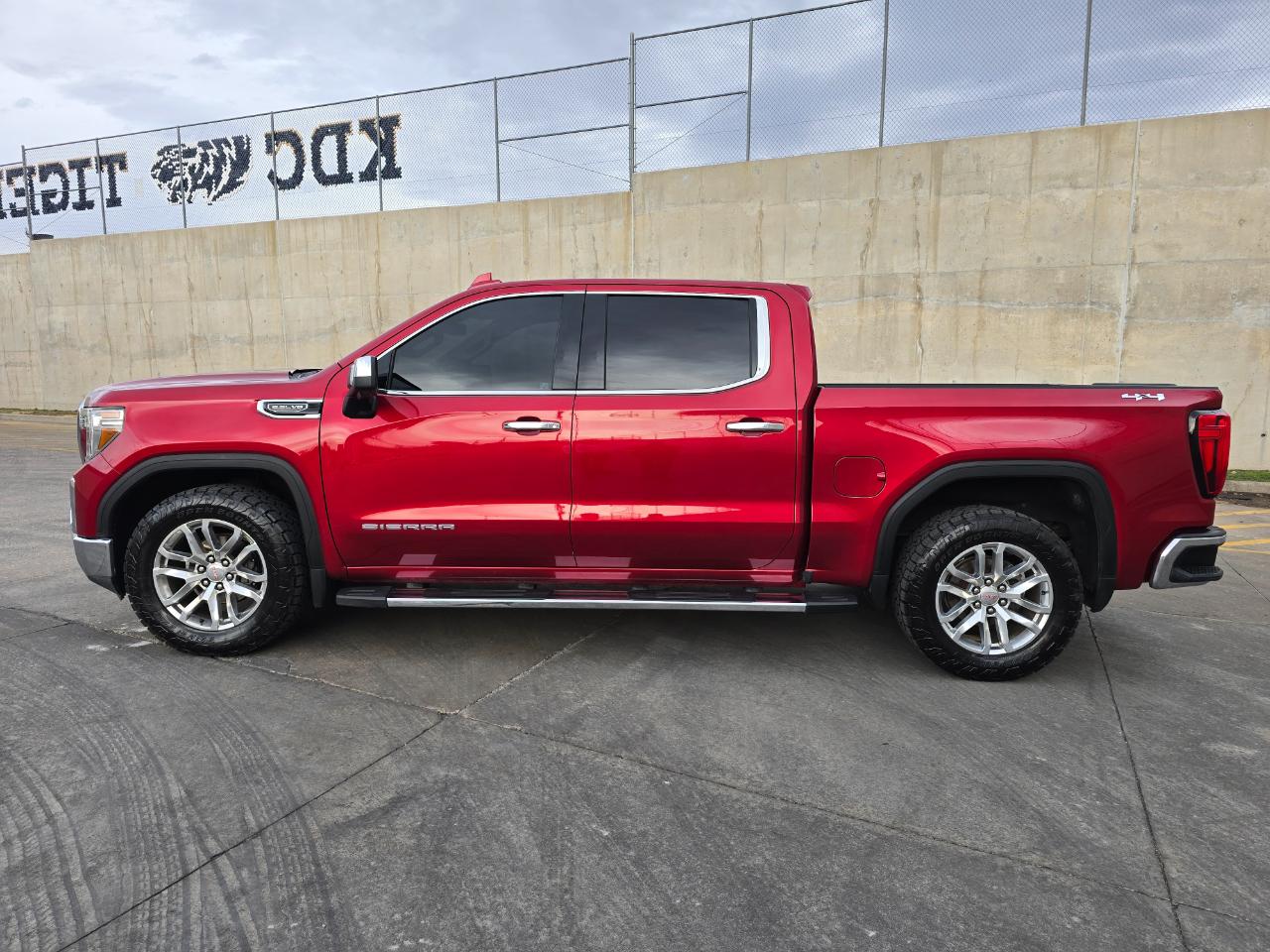 GMC Sierra 1500 4WD Crew Cab 147" SLT 2019