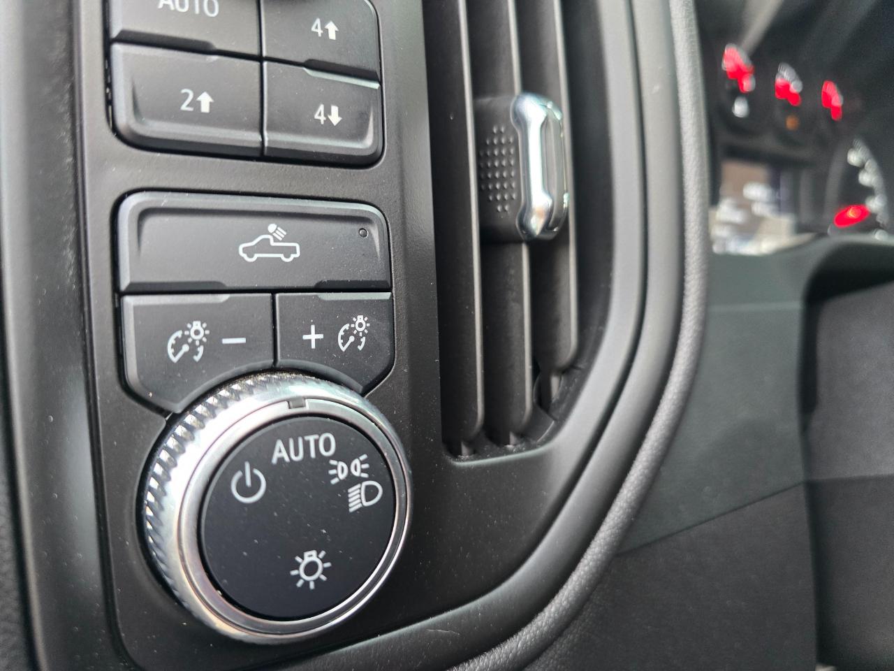 GMC Sierra 1500 4WD Reg Cab 126" Pro 2024