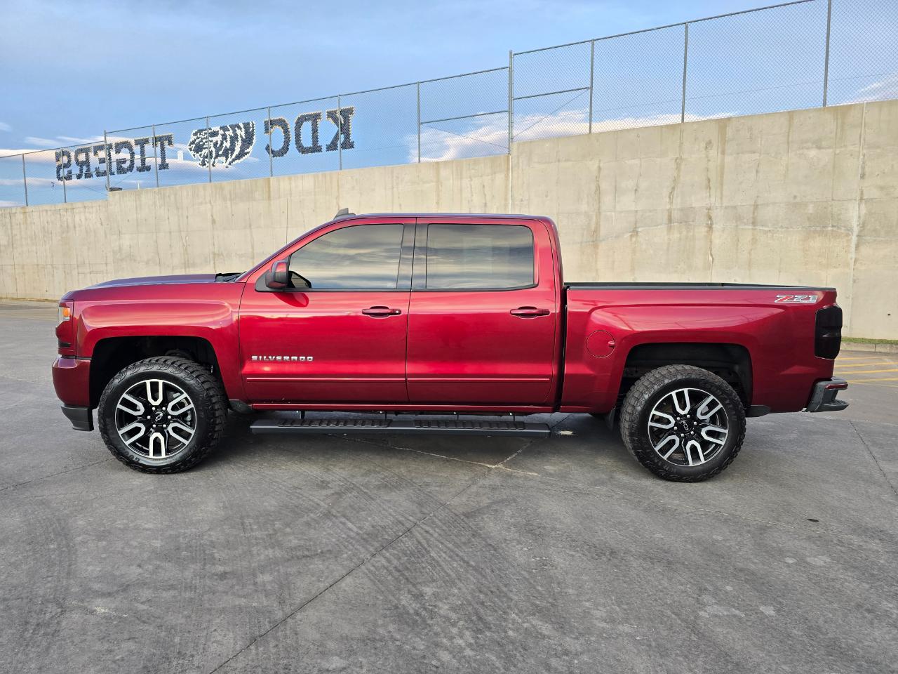 Chevrolet Silverado 1500 4WD Crew Cab 143.5" LT w/2LT 2016