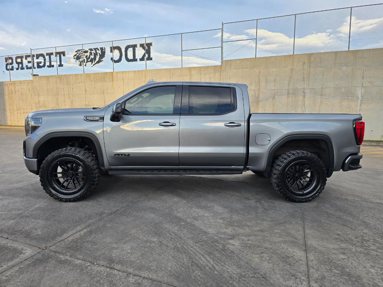 GMC Sierra 1500 4WD Crew Cab 147" AT4 2021