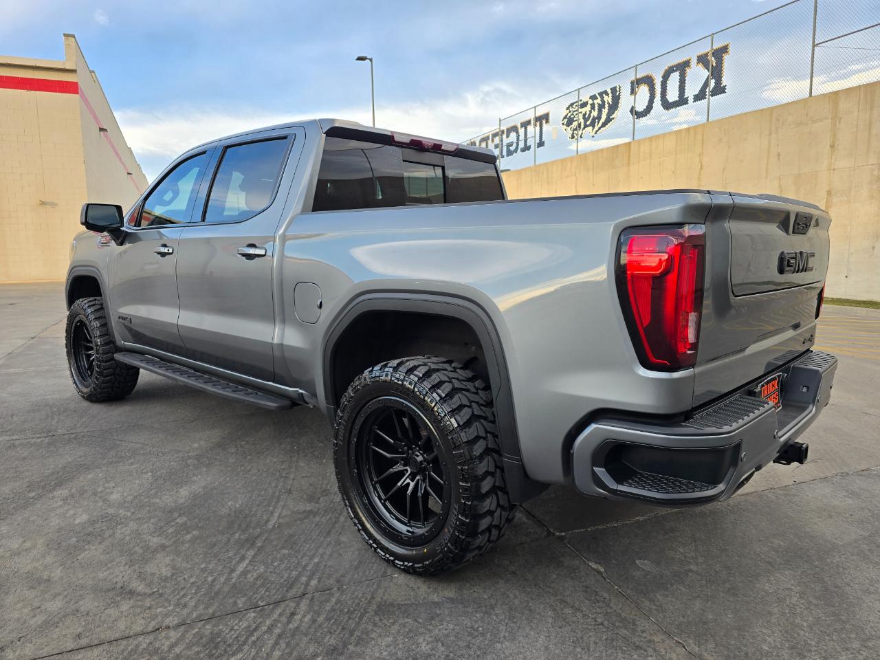 GMC Sierra 1500 4WD Crew Cab 147" AT4 2021