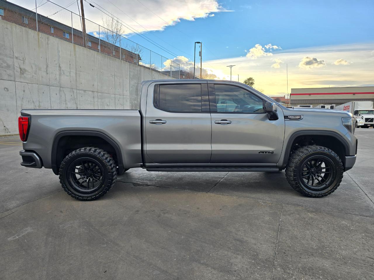 GMC Sierra 1500 4WD Crew Cab 147" AT4 2021