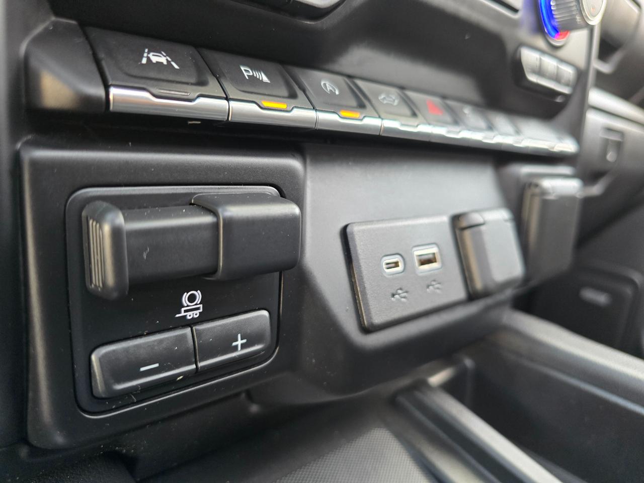 GMC Sierra 1500 4WD Crew Cab 147" AT4 2021