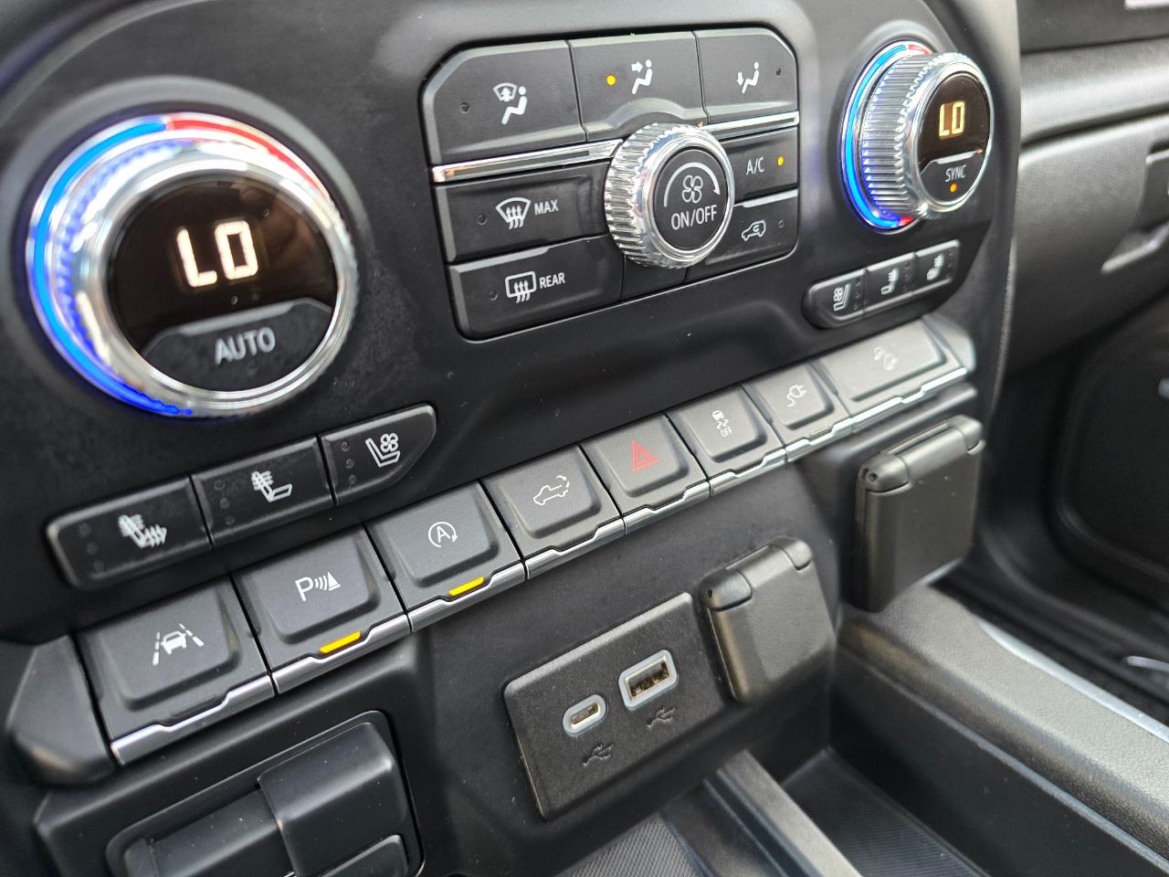 GMC Sierra 1500 4WD Crew Cab 147" AT4 2021