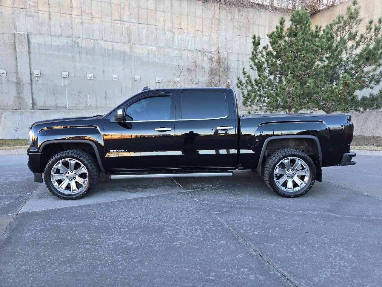 GMC Sierra 1500 4WD Crew Cab 143.5" Denali 2018