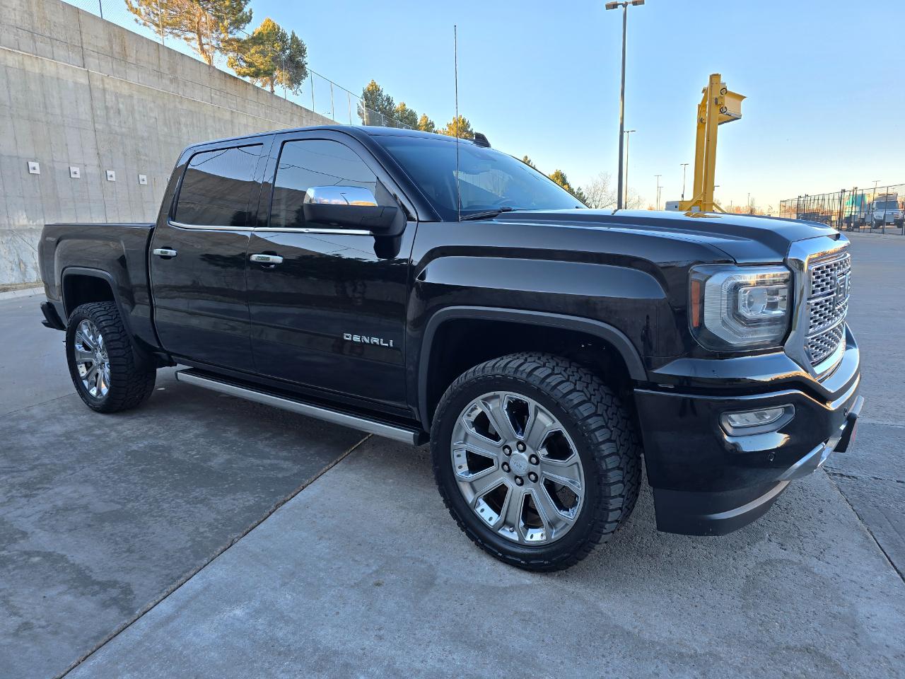 GMC Sierra 1500 4WD Crew Cab 143.5" Denali 2018