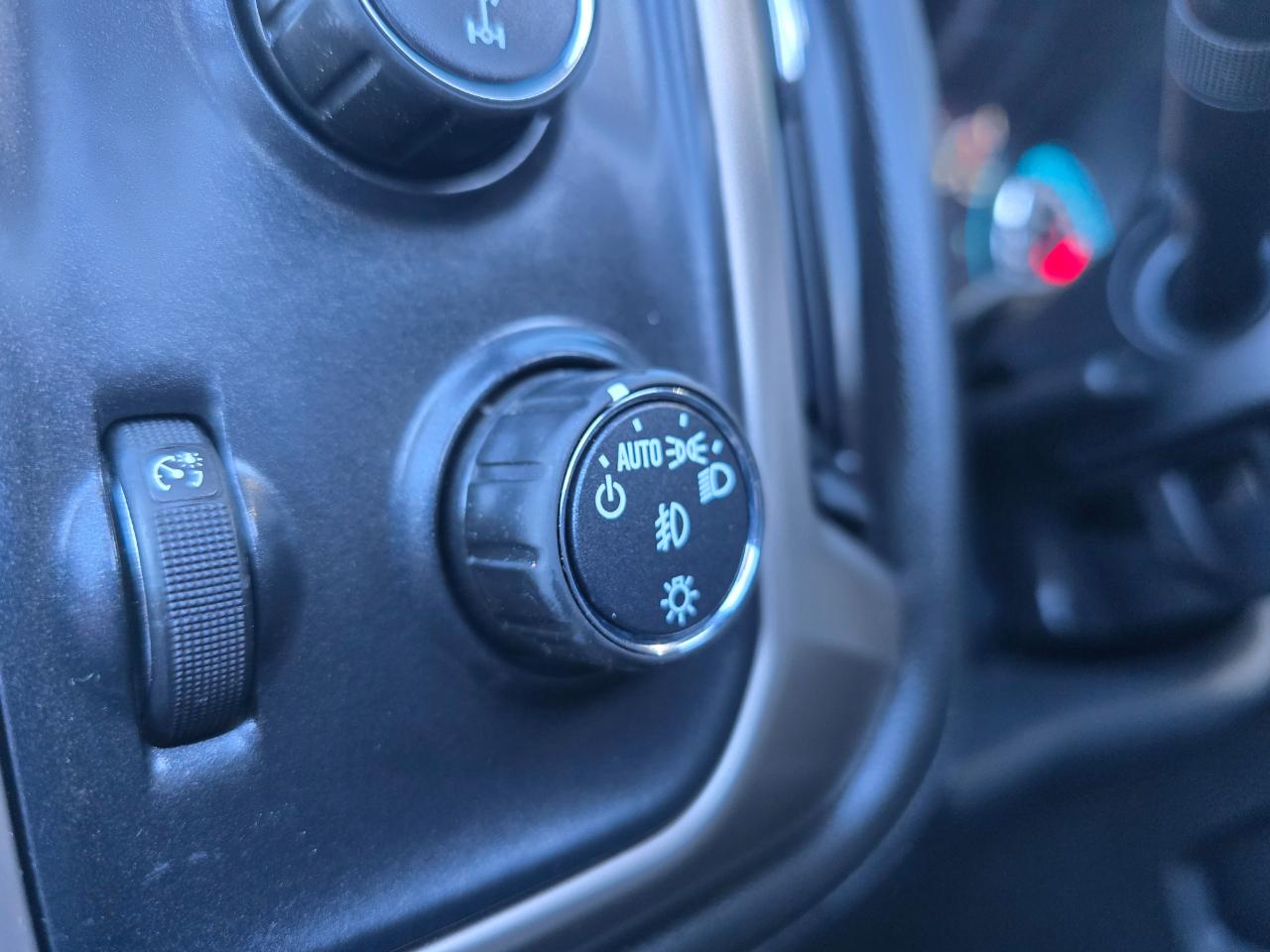 GMC Sierra 1500 4WD Crew Cab 143.5" Denali 2018